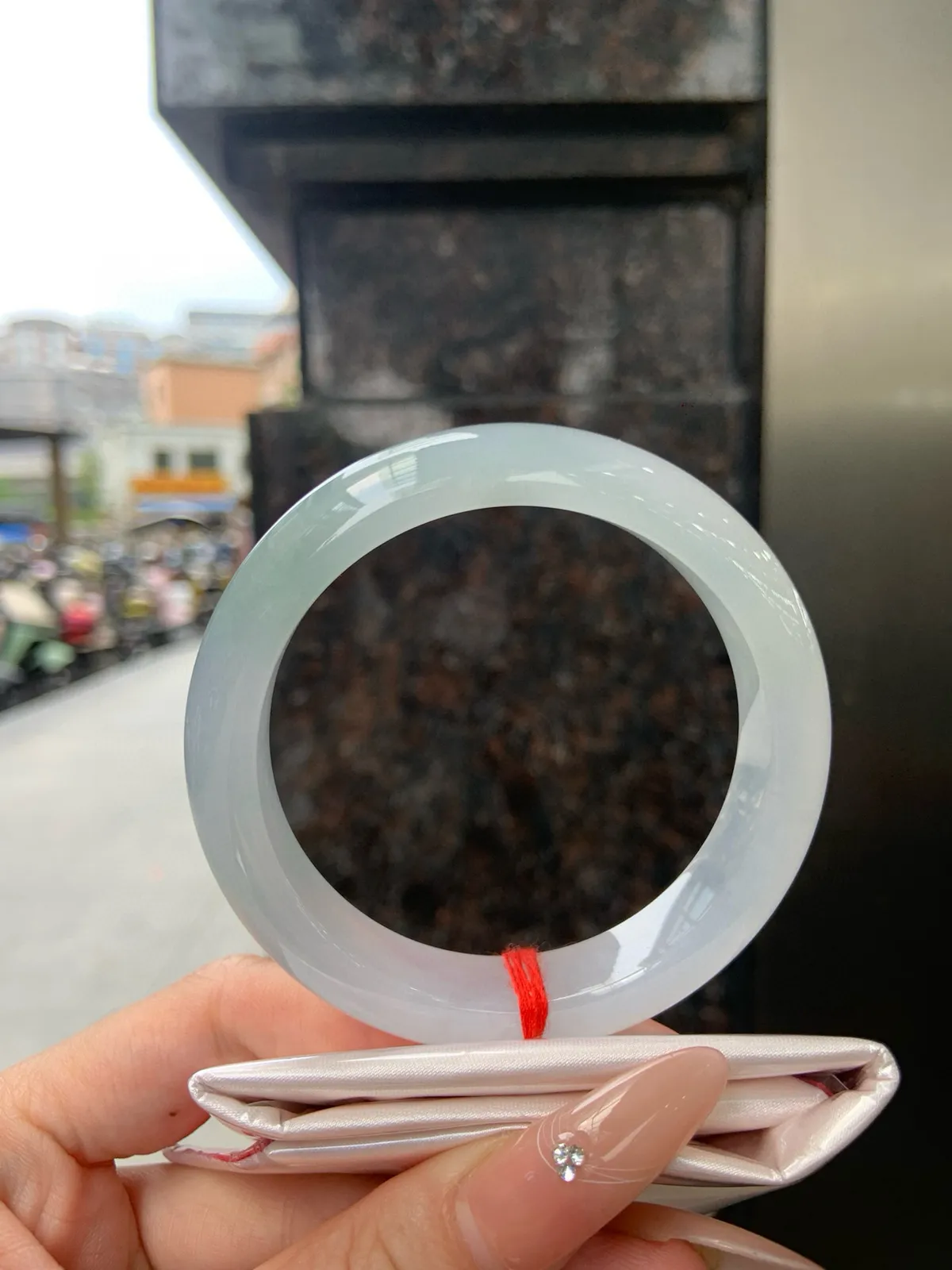 #私人专拍#冰晴正圈56.8-12.4-8.8
有棉团，底妆干净细腻，清爽耐看的均匀晴底，夏季美好的