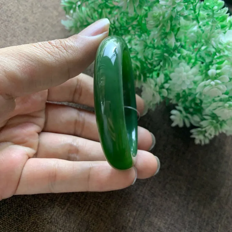 珍藏品，圈口52和田玉碧玉菠菜绿手镯，品质高