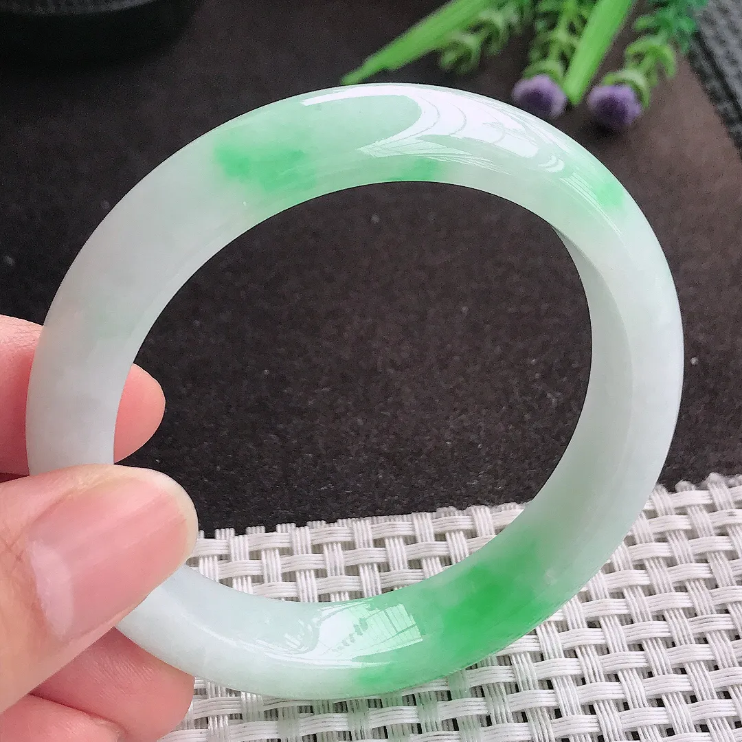 天然A货翡翠56.5/13/8.8老坑精美温润飘阳绿手镯宽边玉镯