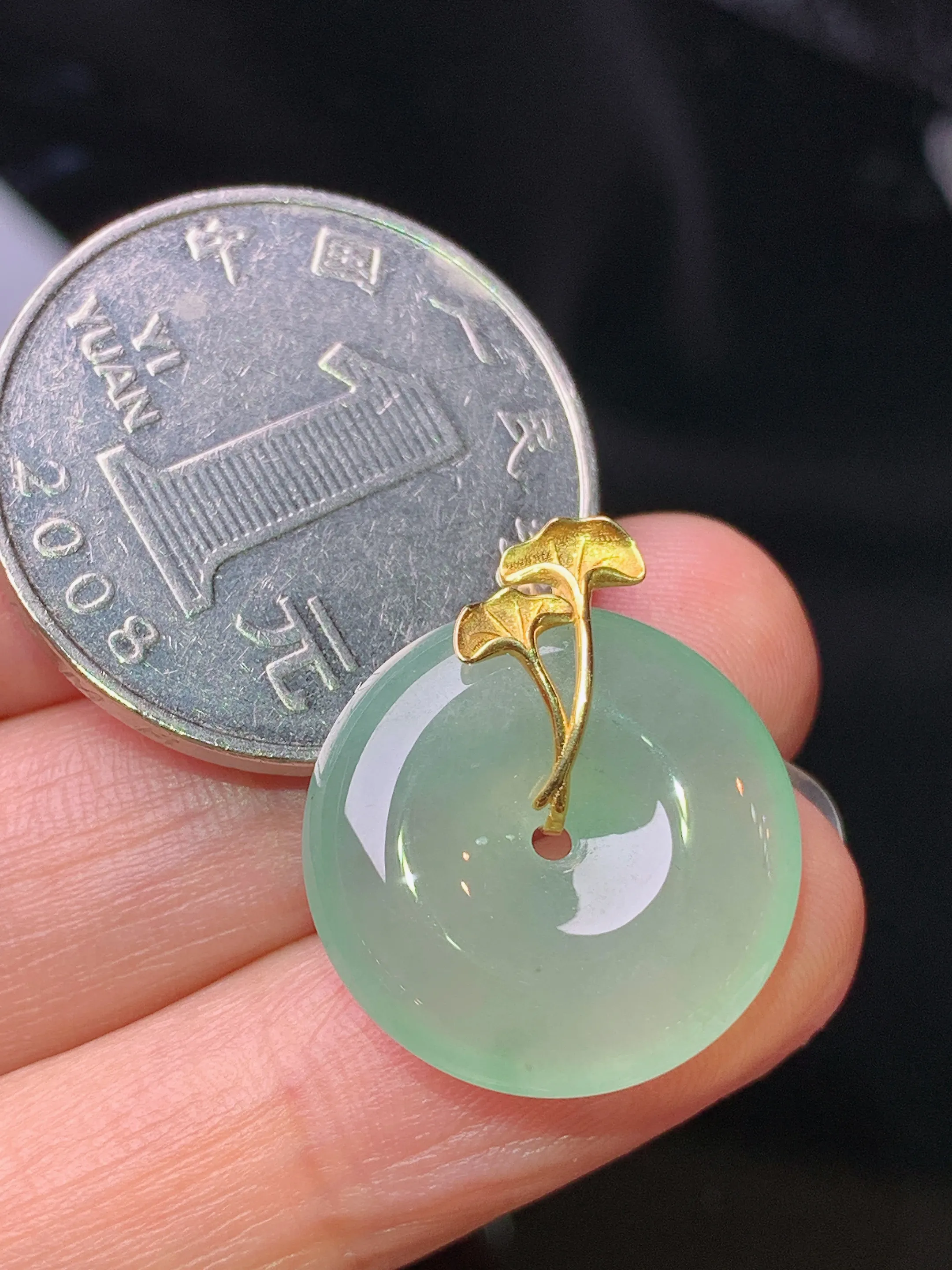 18k金镶嵌冰种平安扣吊坠 玉质细腻 水润亮眼 色泽艳丽 整体尺寸22*18.5*4.7