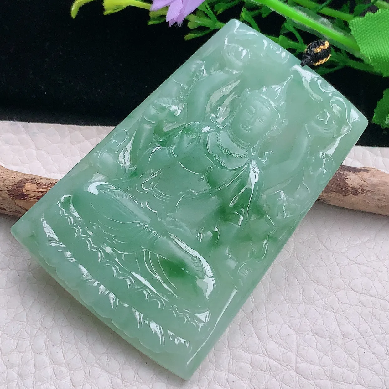 kh自然光71*47.6*5.6缅甸翡翠a货飘绿千手观音 玉观音玉吊坠 玉挂件