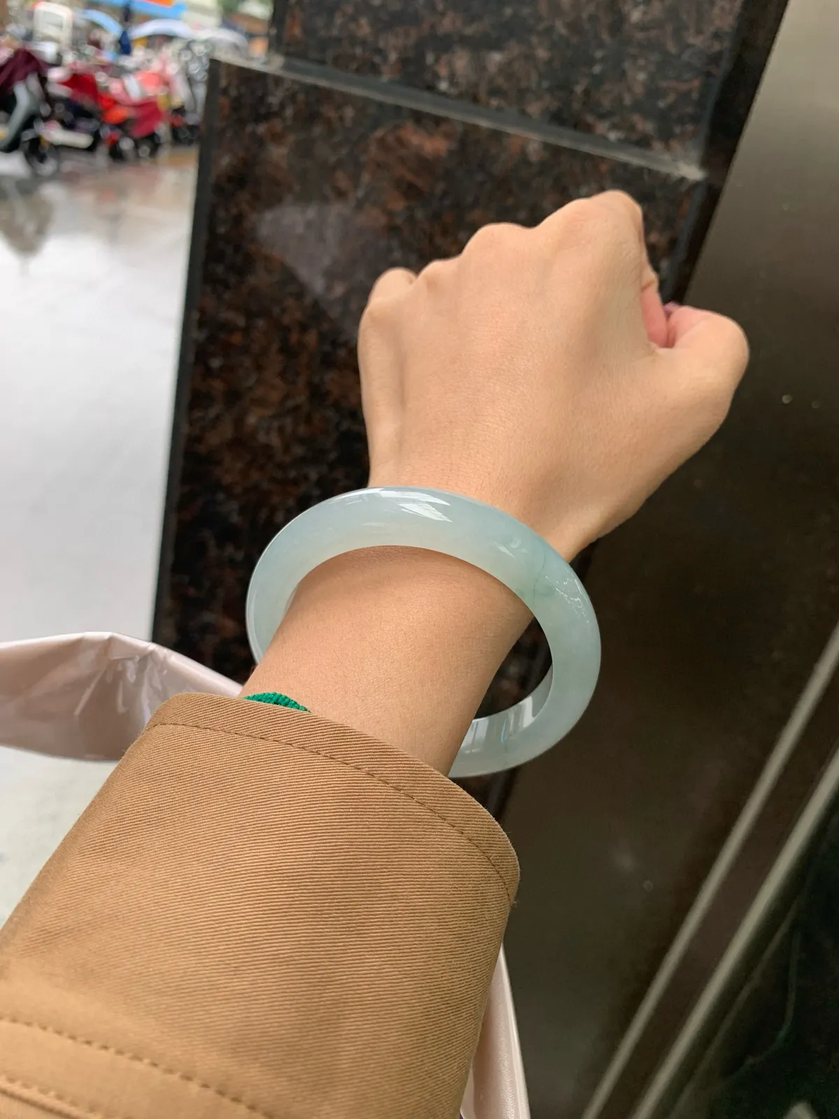 私人专拍
限时特惠链接
飘花正圈，完美，底妆水润细腻，几抹蓝花灵动飘逸，意境感十足，古典优雅又秀气