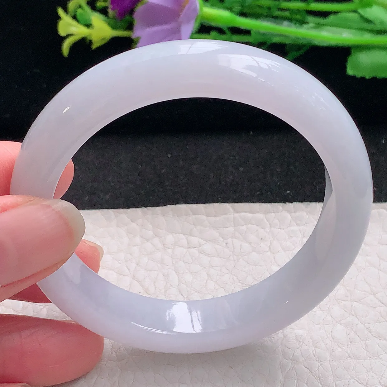 z自然光53.5*11.6*8平安镯 翡翠a货玉手镯淡紫秀气宽边珠宝玉手环