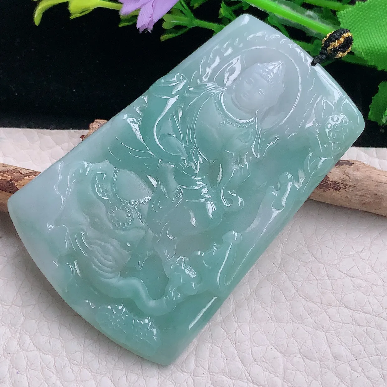 kh自然光69*44.8*5.2缅甸翡翠a货蓝韵普贤菩萨吊坠生肖守护神