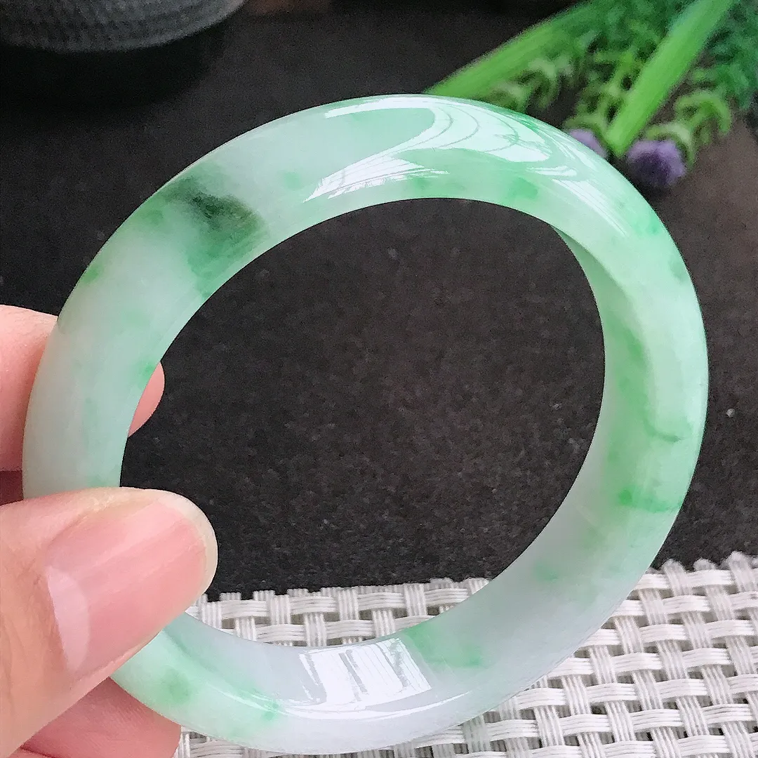 天然A货翡翠56/13.4/8.2老坑精美冰润飘阳绿手镯宽边玉镯