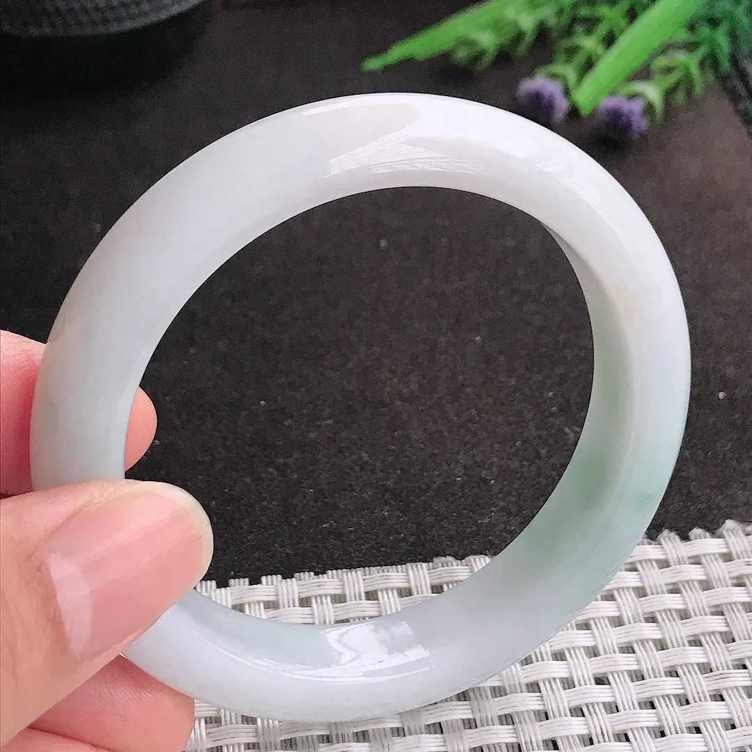 天然A货翡翠55/11.7/8.8老坑秀气温润飘花手镯宽边玉镯