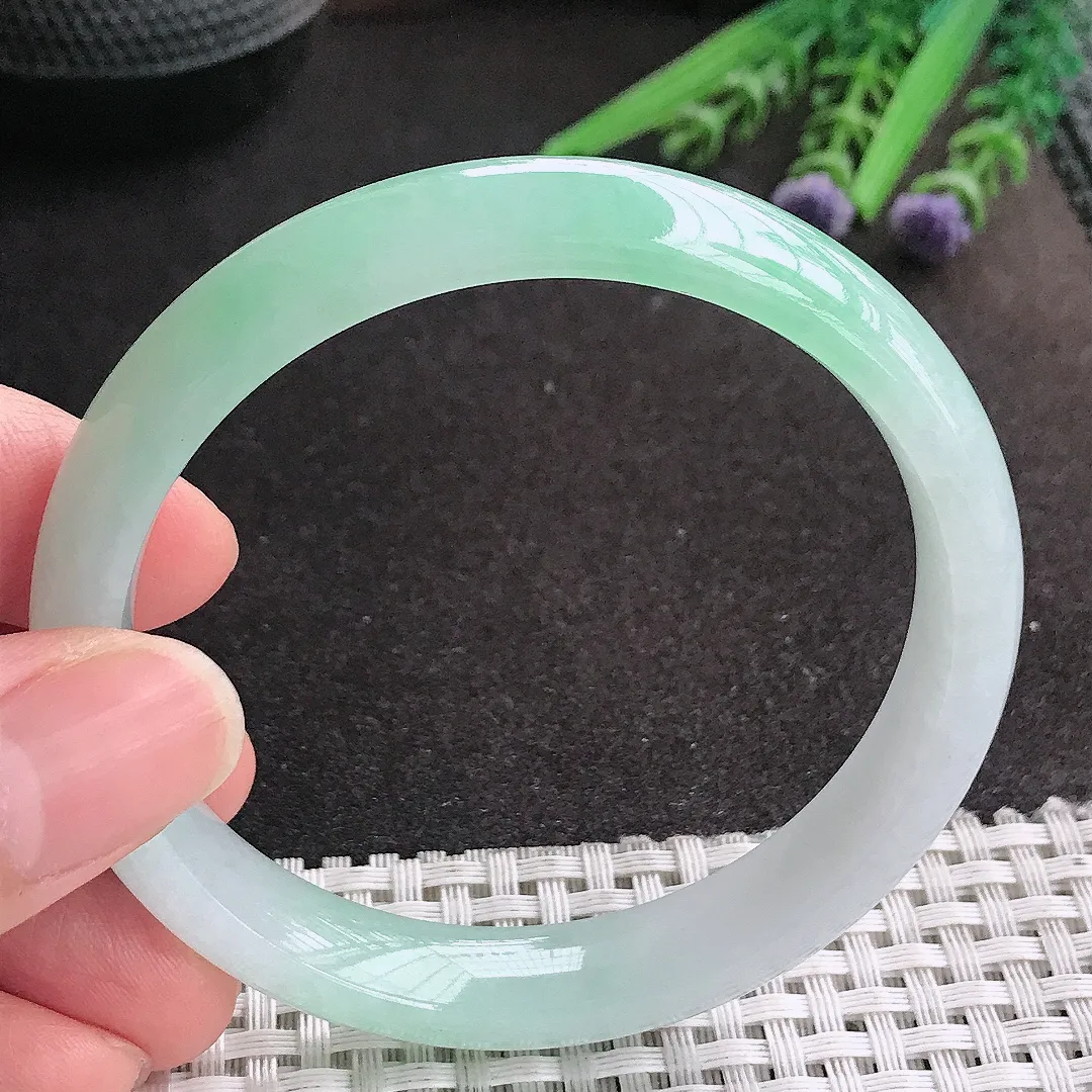 天然A货翡翠57.8/11.1/7.5老坑冰胶水灵冰晴绿手镯宽边玉镯