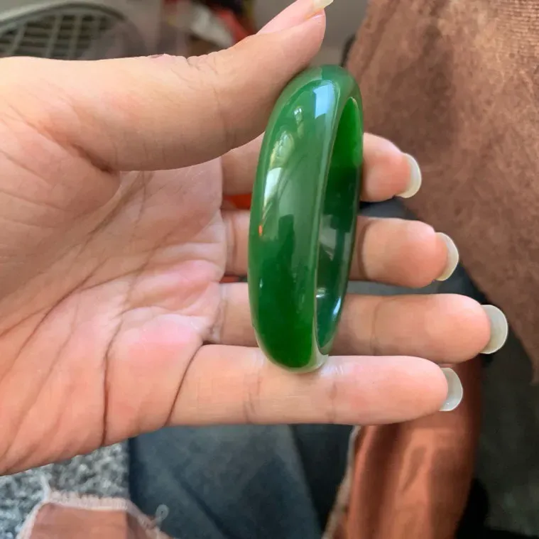 传家宝，和田玉碧玉52圈口鲜菠菜绿手镯，鲜艳艳，颜色牛，品质牛，料子好，收藏级