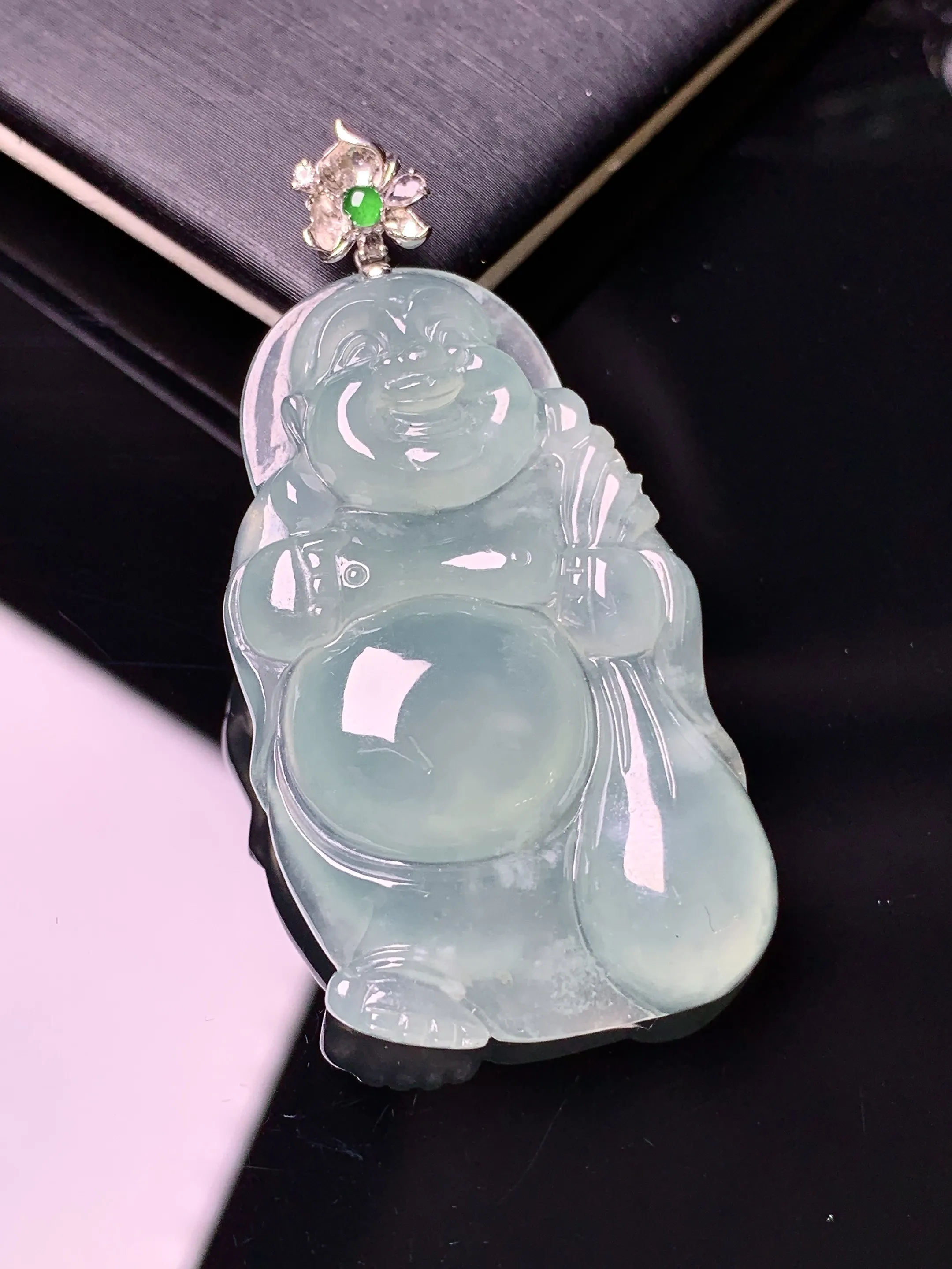 18k金镶嵌冰种佛公吊坠 玉质细腻 水润亮眼 色泽艳丽 整体尺寸48*24.5*5.8