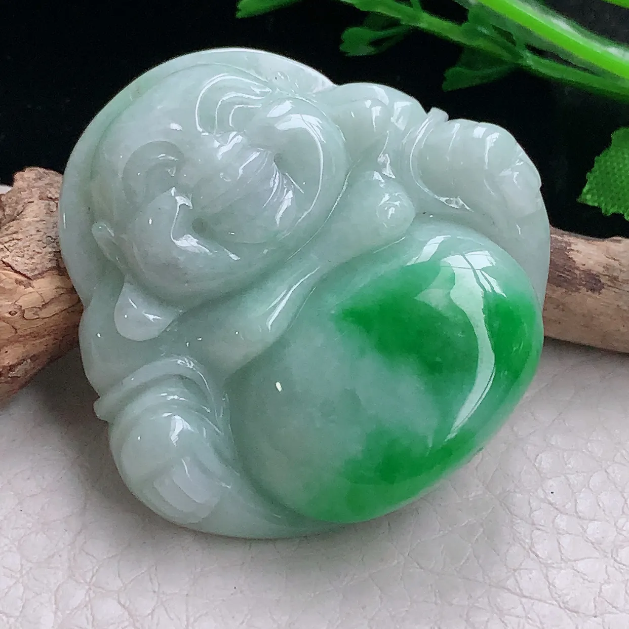 zen自然光42.8*44.3*11缅甸翡翠a货饱满辣绿大佛公 弥勒佛玉吊坠 毛衣坠