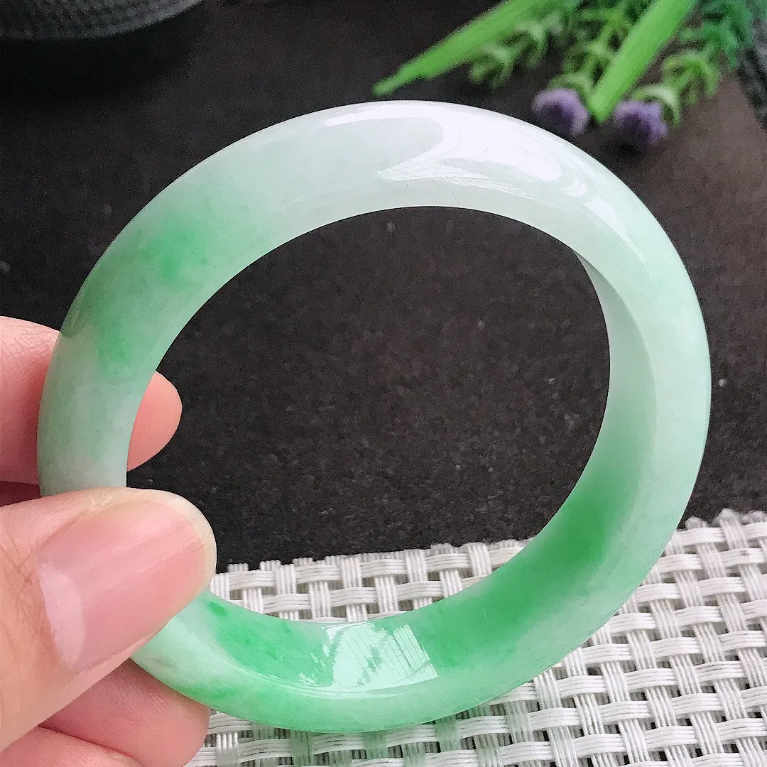 天然A货翡翠54.5/14/8.5老坑精美温润苹果绿手镯宽边玉镯