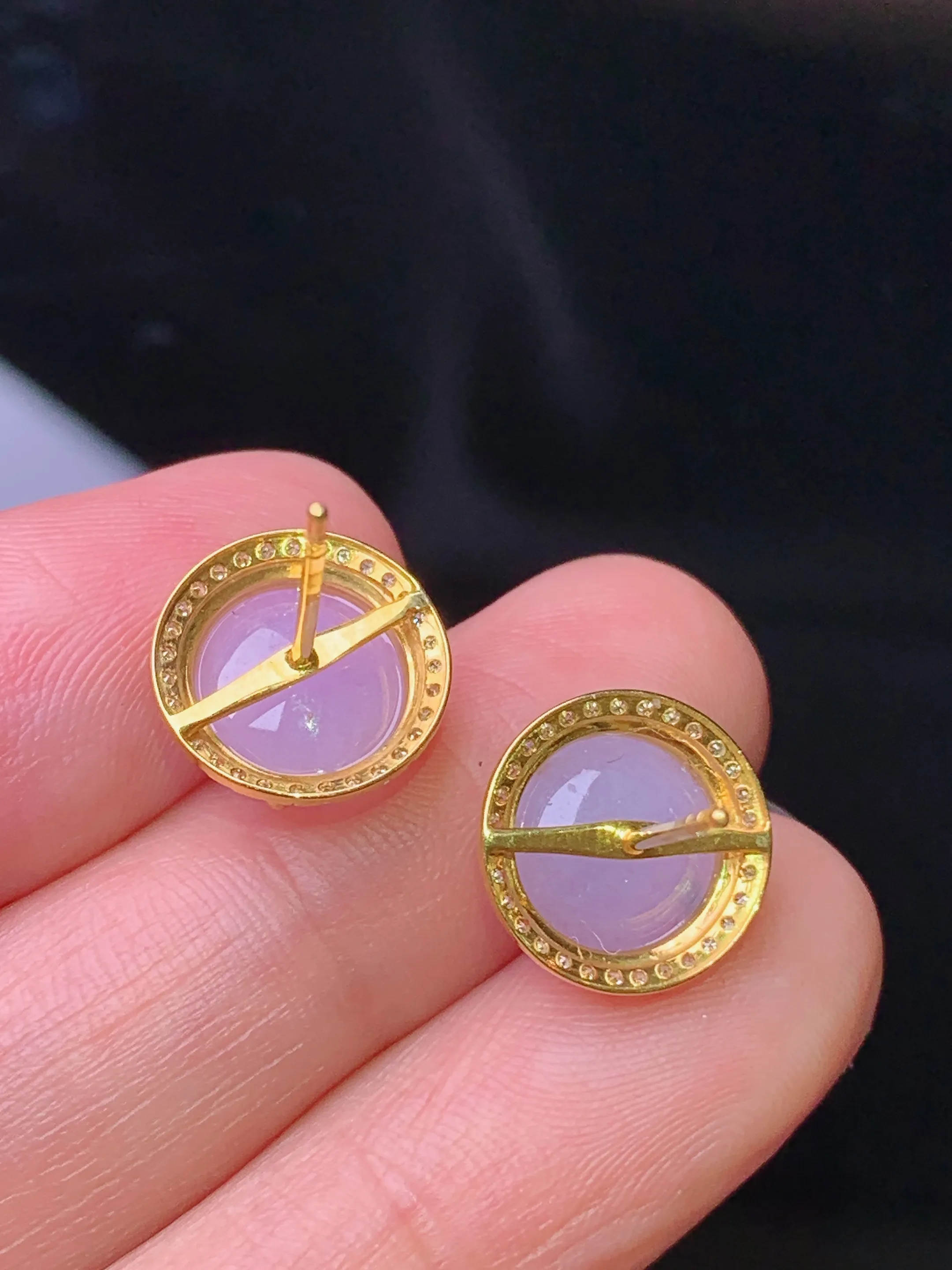 18k金钻镶嵌紫罗兰蛋面耳钉 玉质细腻 水润亮眼 色泽艳丽 整体尺寸11.3*6.6