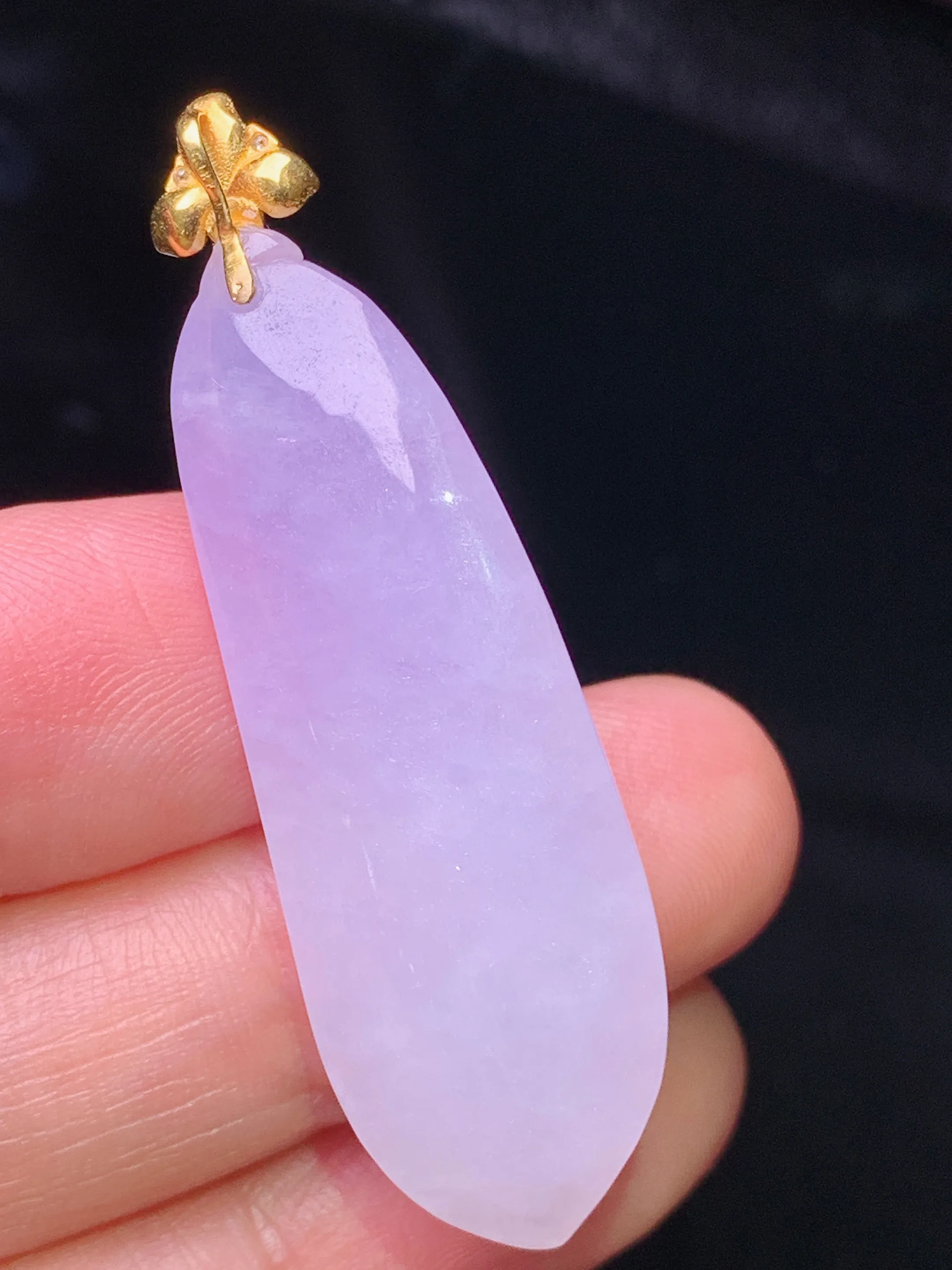 18k金镶嵌紫罗兰福瓜吊坠 玉质细腻 水润亮眼 色泽艳丽 整体尺寸45.5*13.8*9