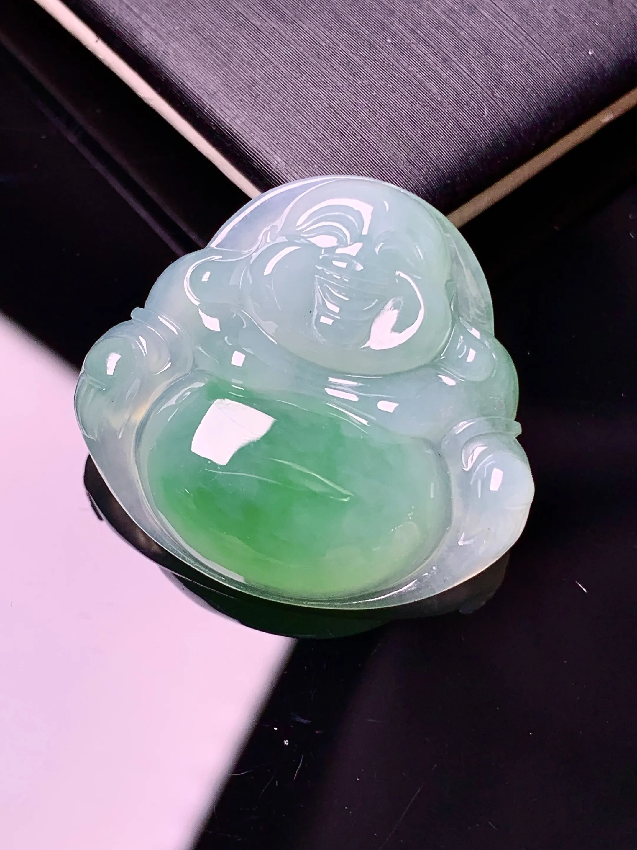 飘绿平安扣吊坠 玉质细腻 水润亮眼 色泽艳丽 整体尺寸26*28*5.6