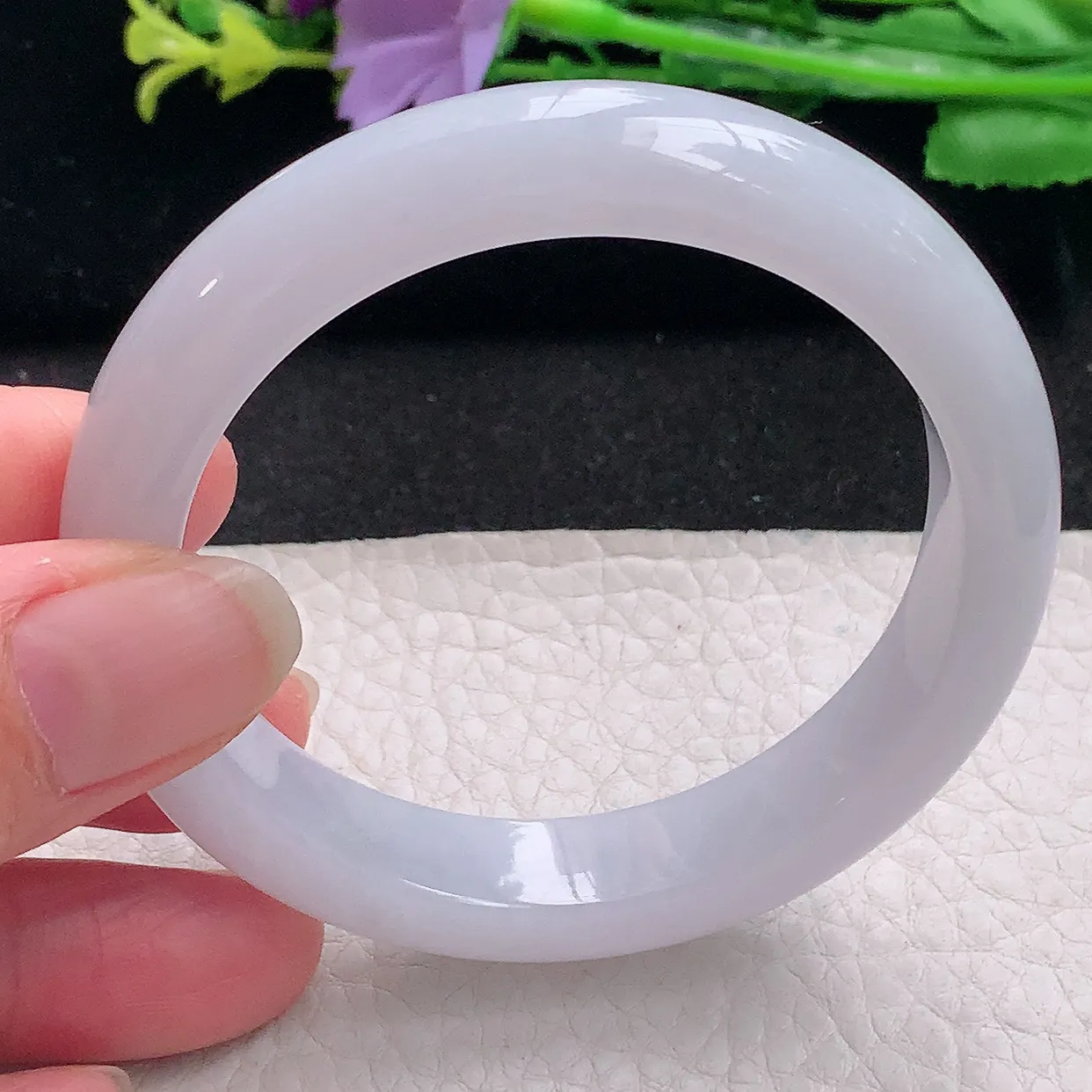 z自然光53.5*11.6*8平安镯 翡翠a货玉手镯淡紫秀气宽边珠宝玉手环