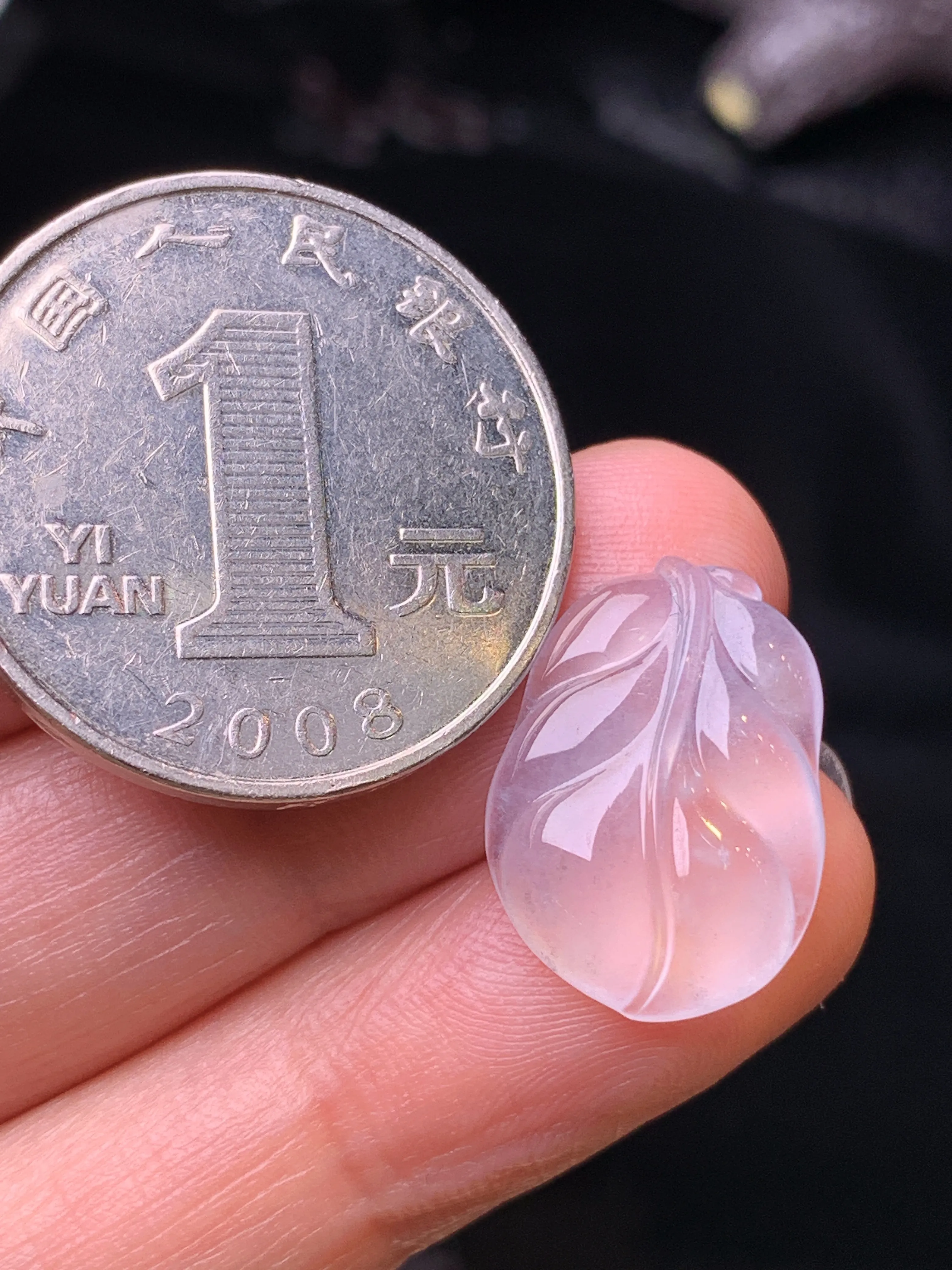 冰种树叶吊坠 玉质细腻 水润亮眼 色泽艳丽 整体尺寸18*12.6*3.9