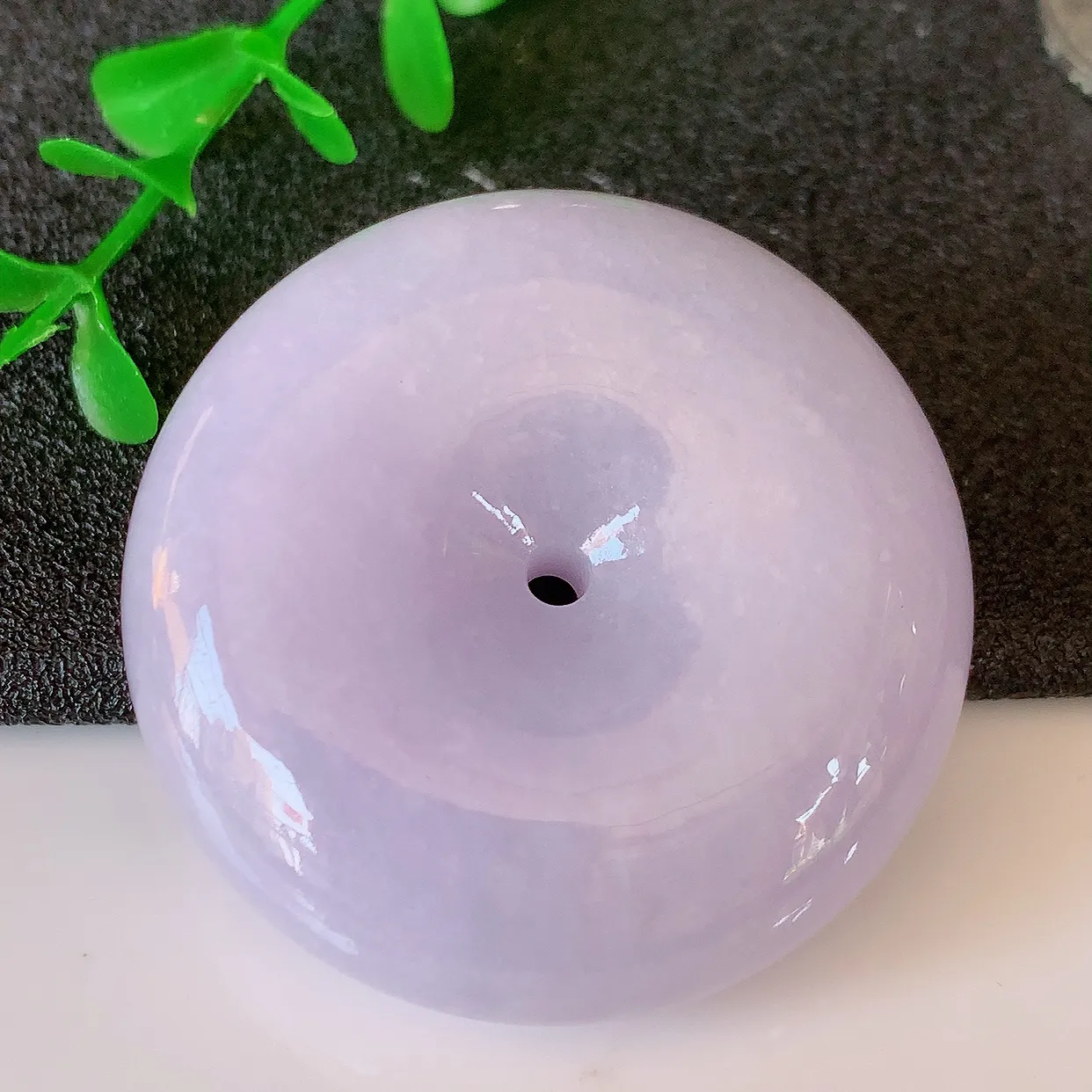 自然光实拍，大件冰润紫罗兰翡翠平安扣吊坠，形体饱满圆润，平安扣肥嘟嘟的，平平安安，种水很好，配戴精美！#05.7