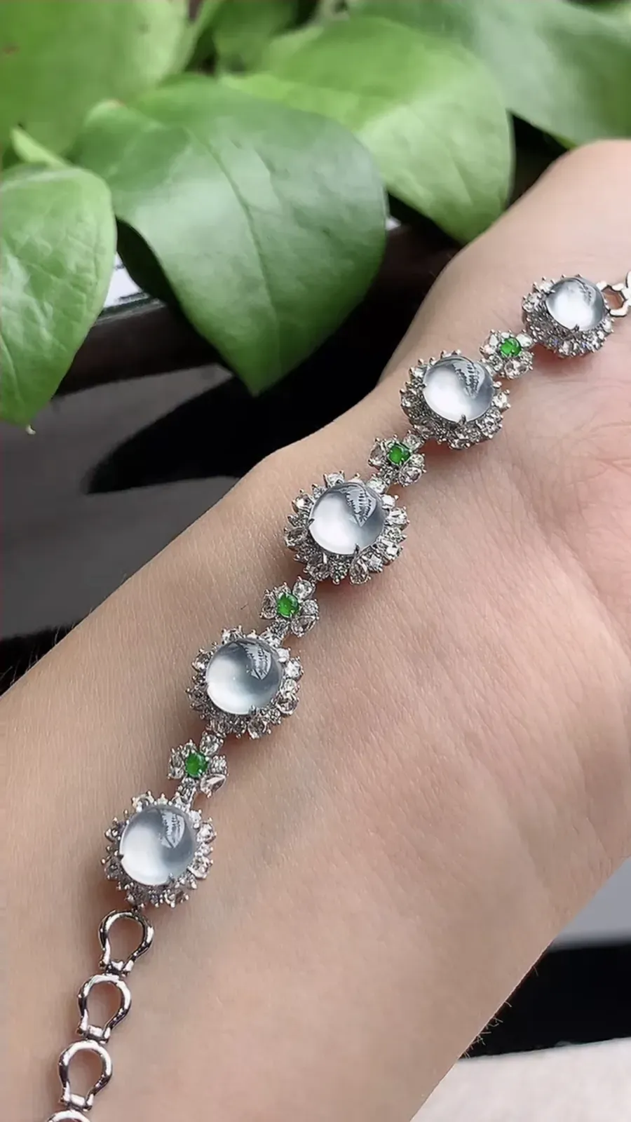 a货翡翠老坑高冰种18K金伴钻镶嵌白月光蛋面手链 尺寸6.5×6×7mm 重量9.54g 1207