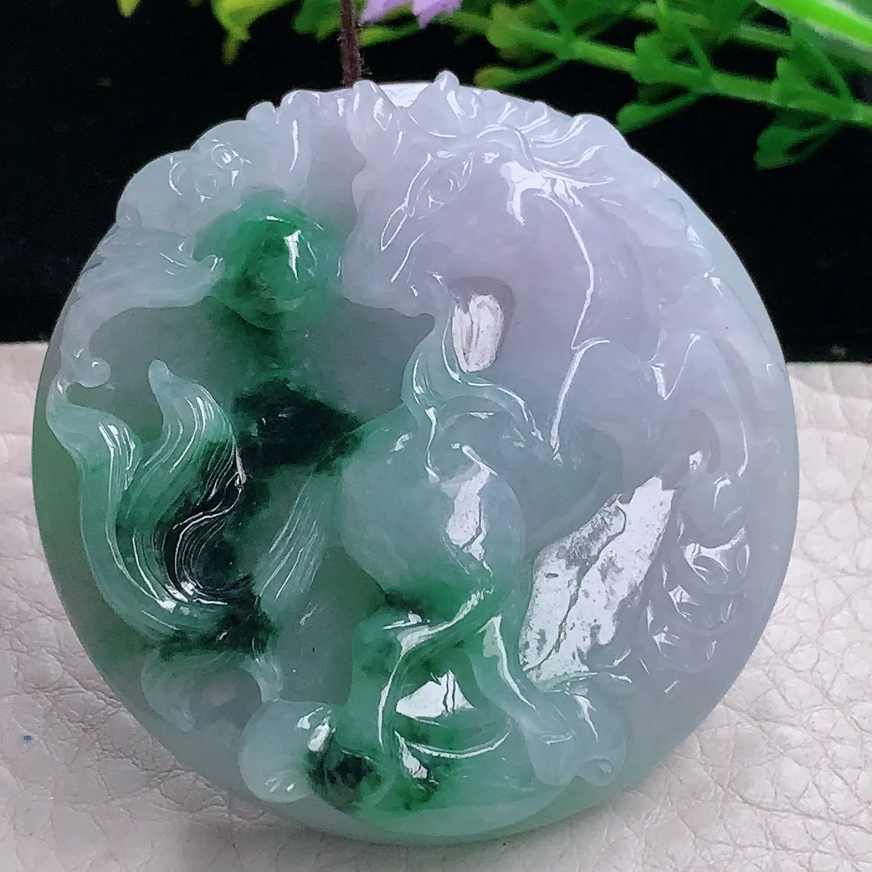 zen自然光48.8*12.8缅甸翡翠a货饱满飘花马上有钱 生肖马玉吊坠 玉挂件