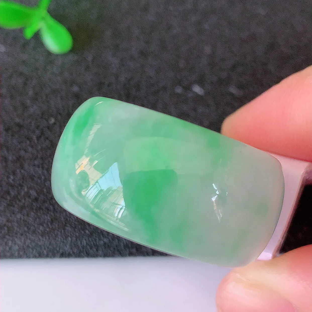 自然光实拍，20.2mm内径翡翠扳指，冰润指环，玉扳指，戒指，财源滚滚，玉质细腻起胶，23圈口，种水好！#39.7尺寸20.2-13.5*4.2