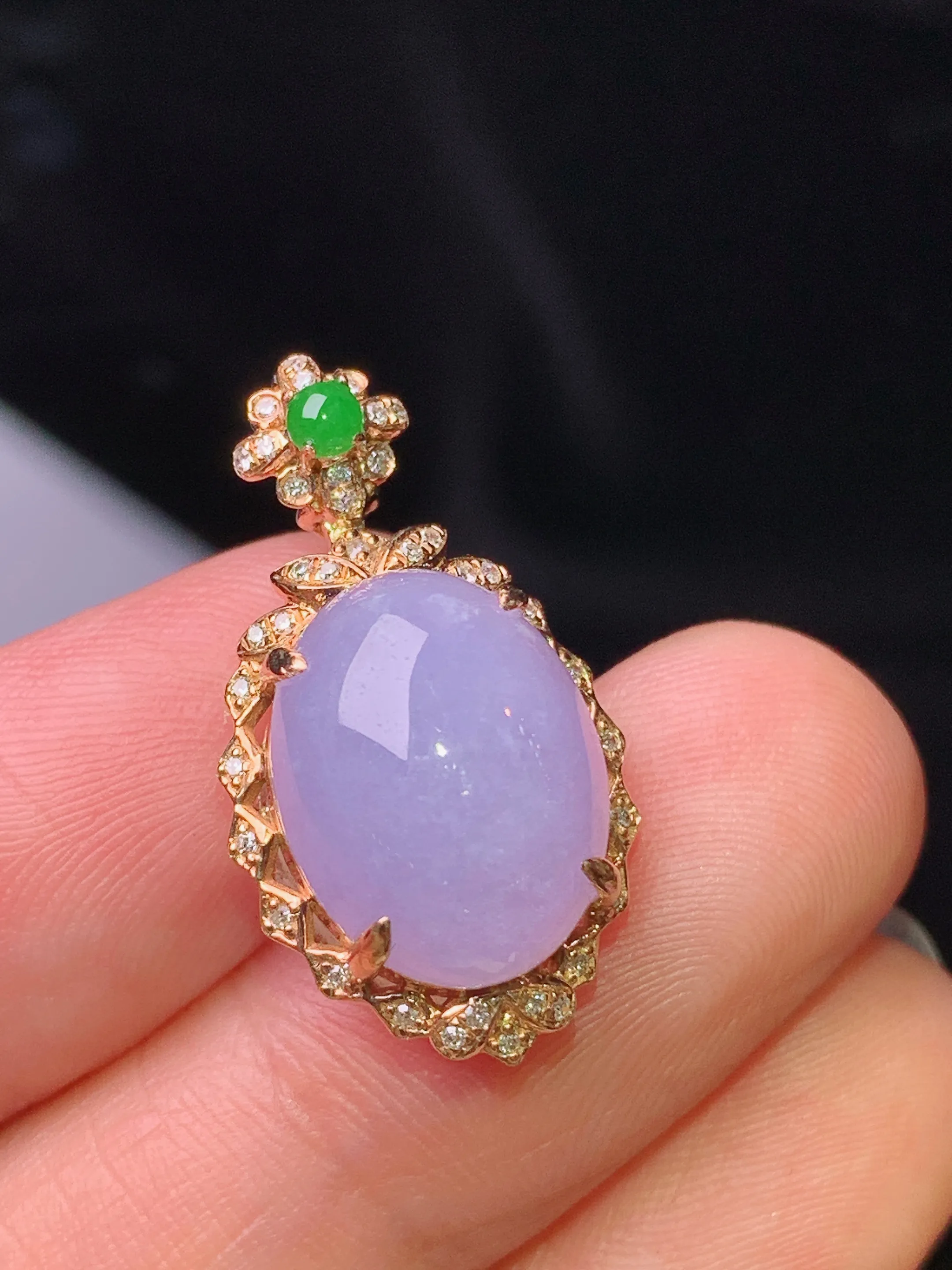 18k金钻镶嵌紫罗兰蛋面吊坠 玉质细腻 水润亮眼 色泽艳丽 整体尺寸24.5*13.5*9.6