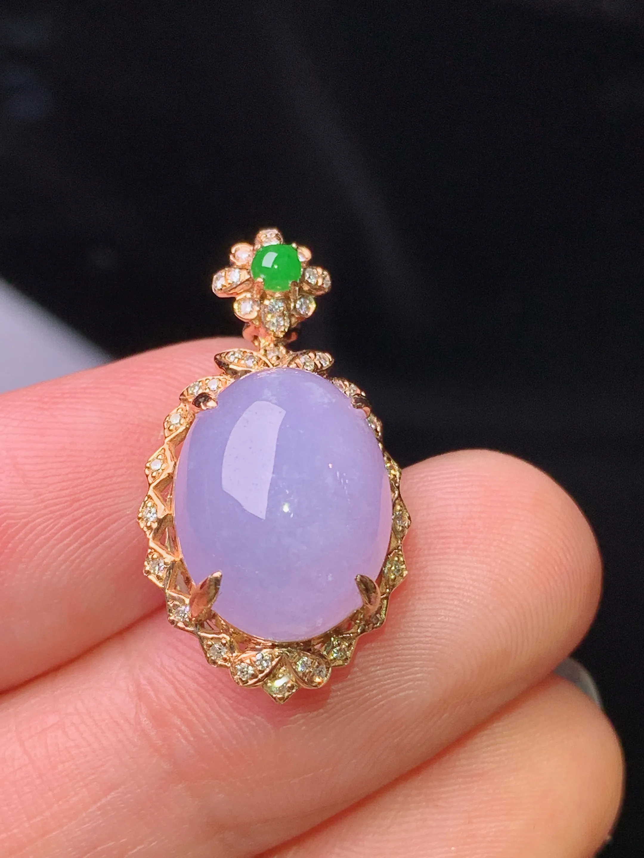 18k金钻镶嵌紫罗兰蛋面吊坠 玉质细腻 水润亮眼 色泽艳丽 整体尺寸24.5*13.5*9.6