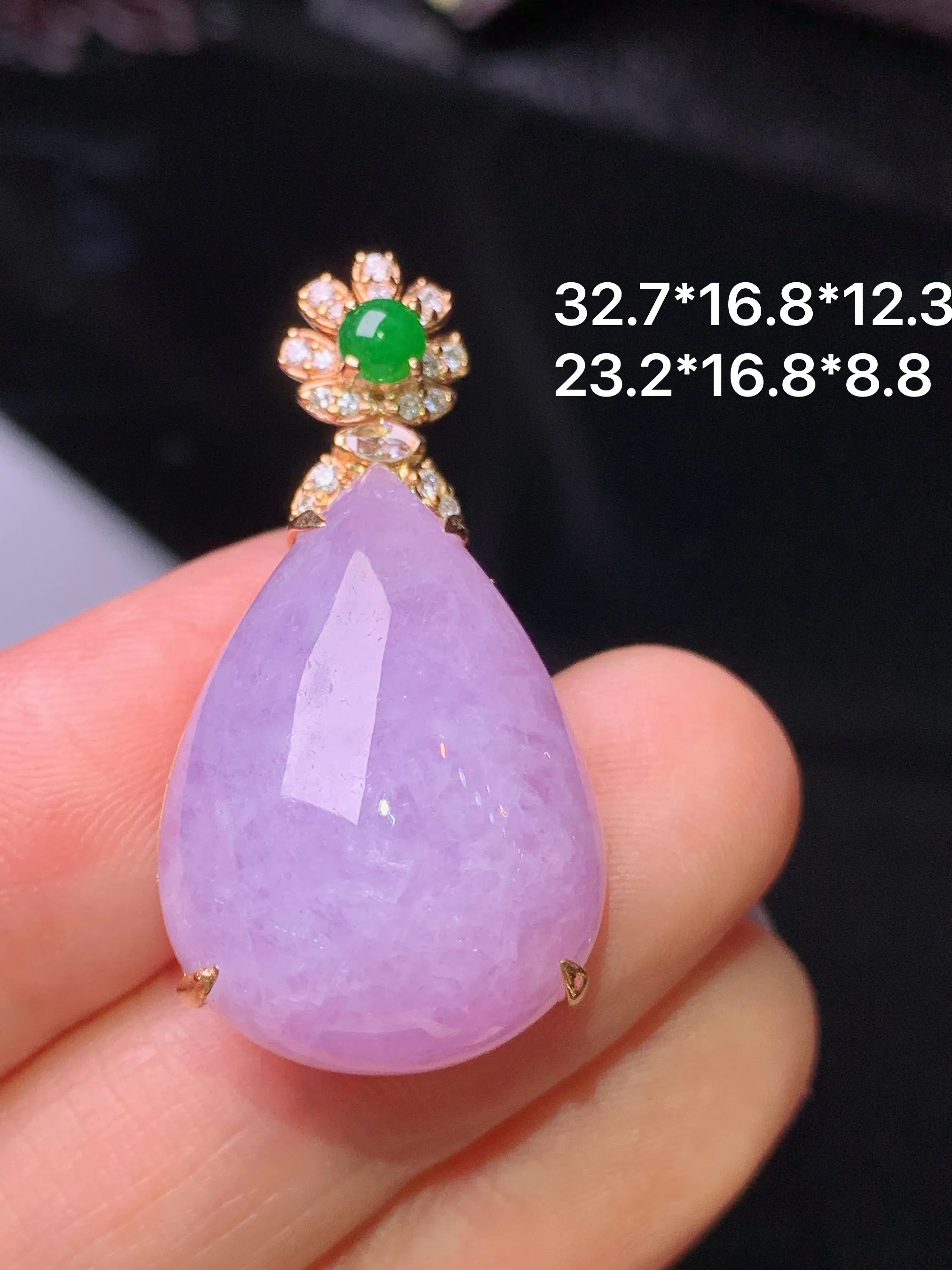 18k金钻镶嵌紫罗兰水滴吊坠 玉质细腻 水润亮眼 色泽艳丽 整体尺寸32.7*16.8*12.3