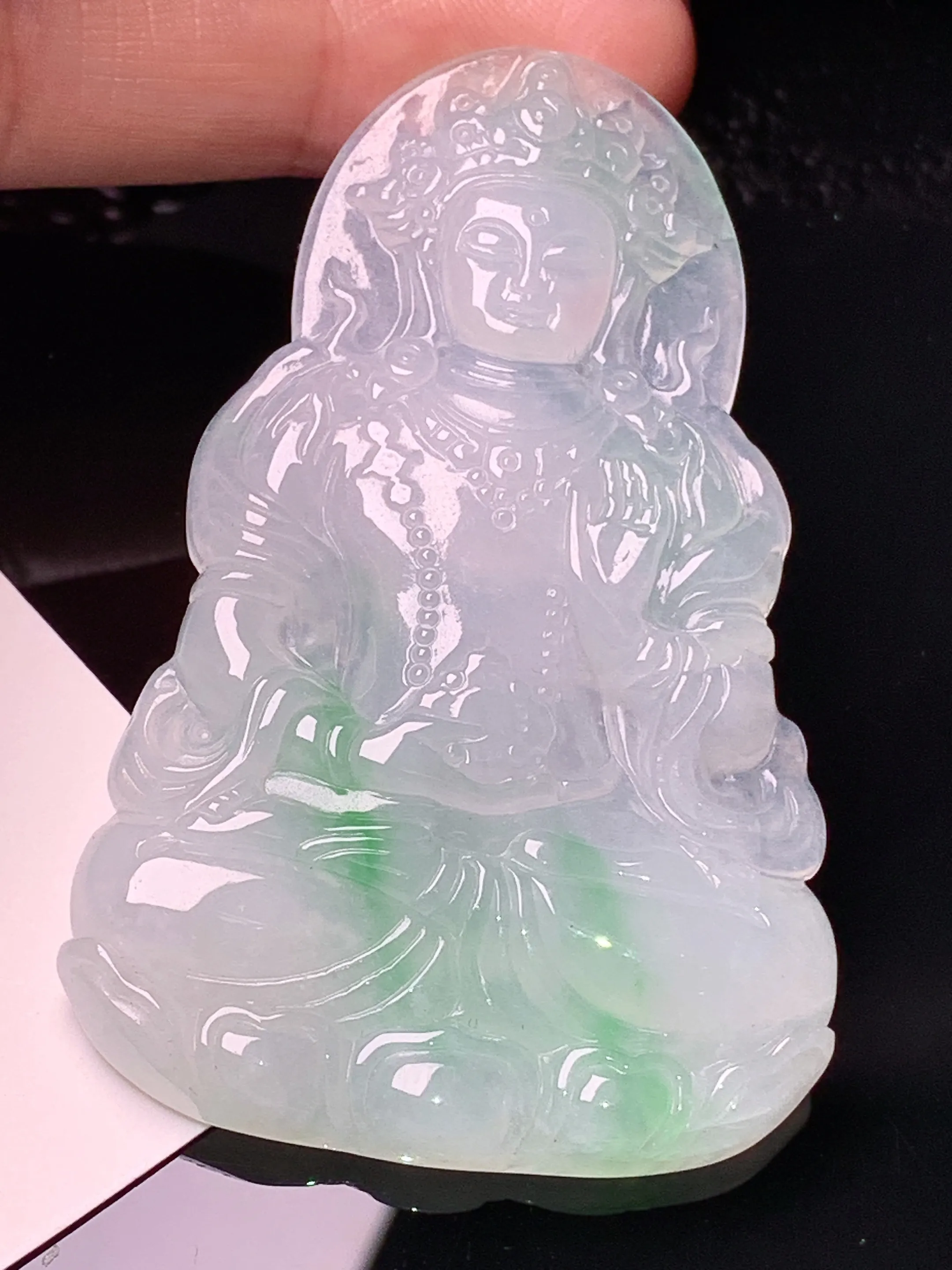 飘绿度母观音菩萨吊坠 玉质细腻 水润亮眼 色泽艳丽 整体尺寸63*39.5*5.3