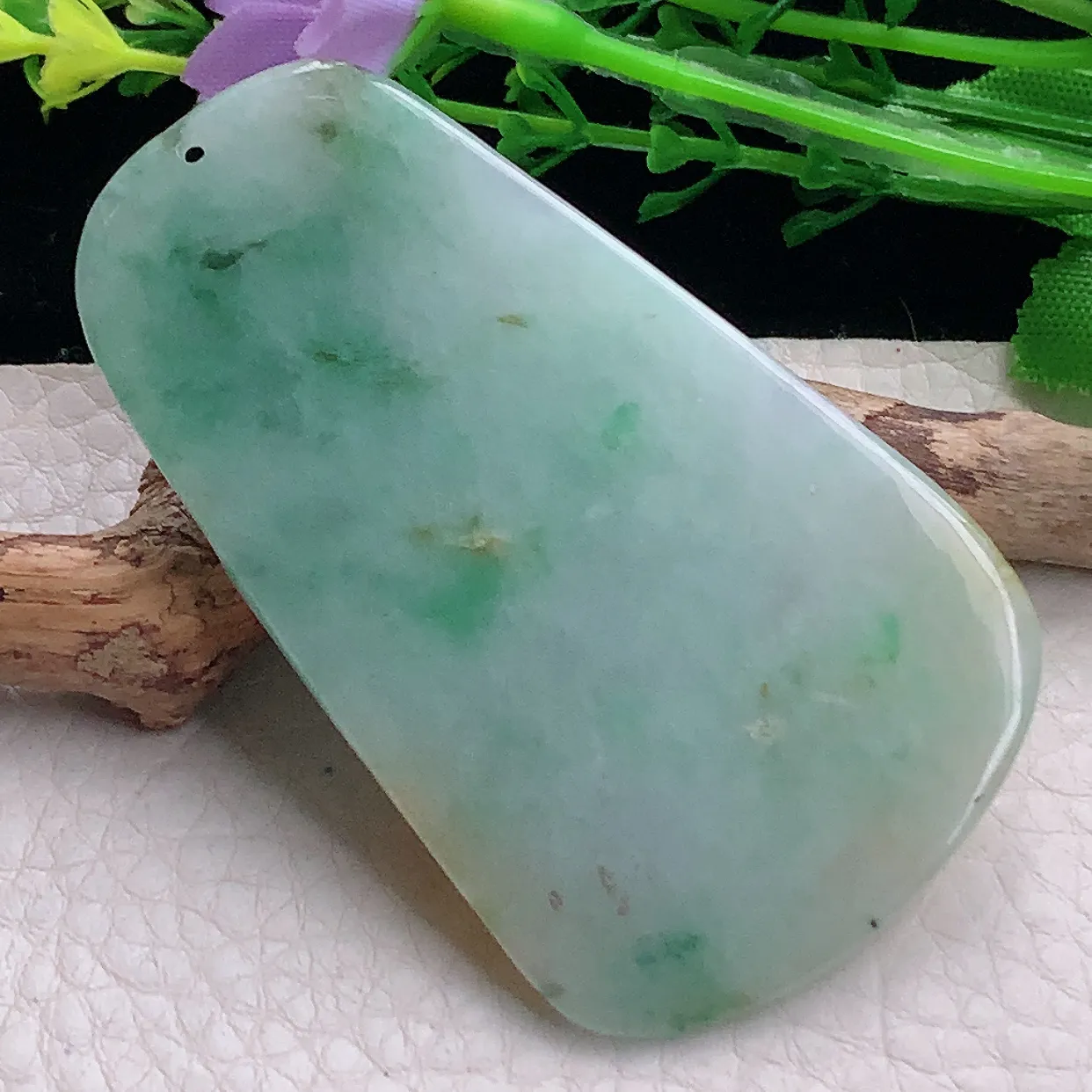 zen自然光66*40*9.8缅甸翡翠a货三彩上山虎 生肖虎玉吊坠 玉挂件