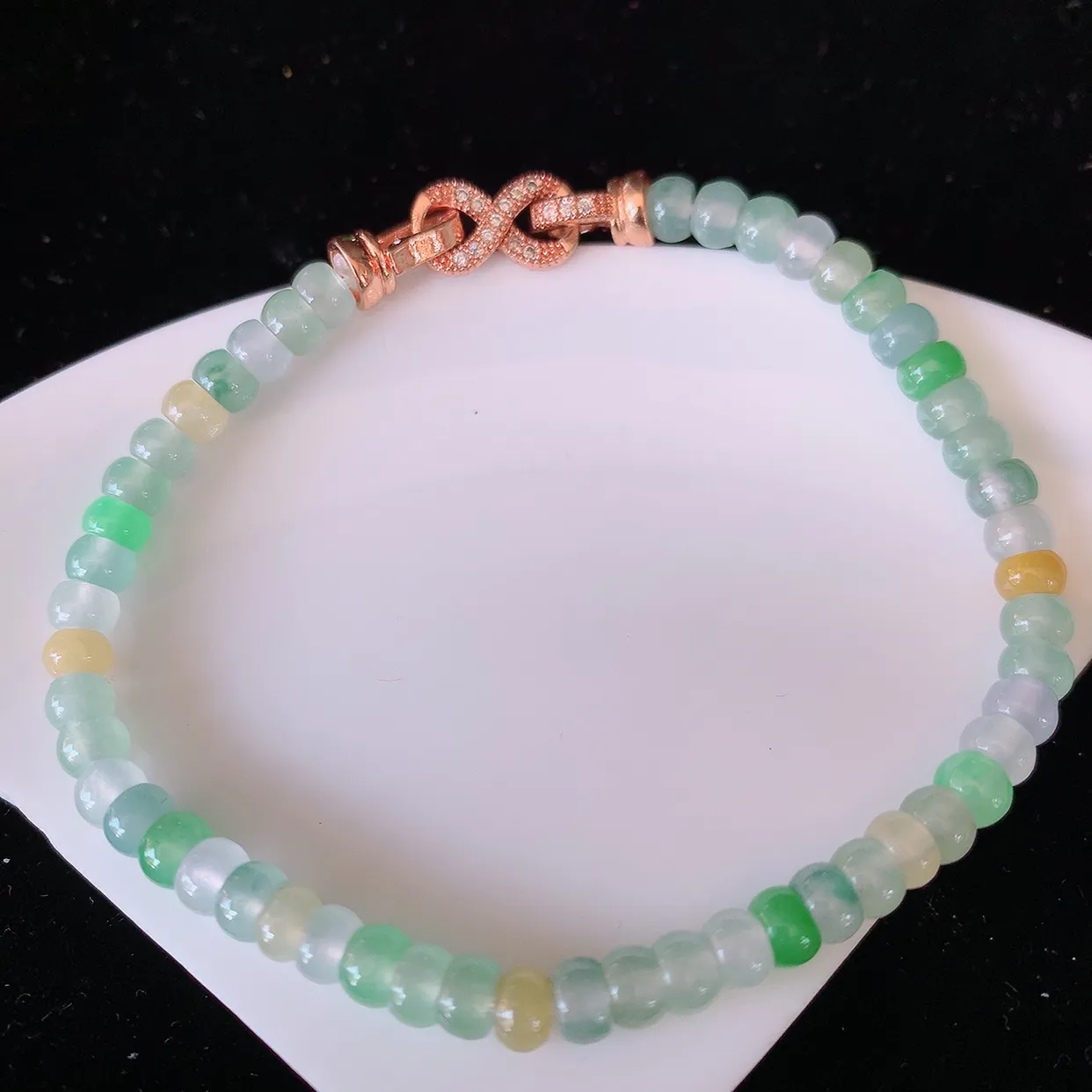 自然光实拍，冰种多宝翡翠手链，多彩翡翠手串，颜色丰富，料子细腻，高档大气，自戴送礼佳品！#60.7取一尺寸4.5mm