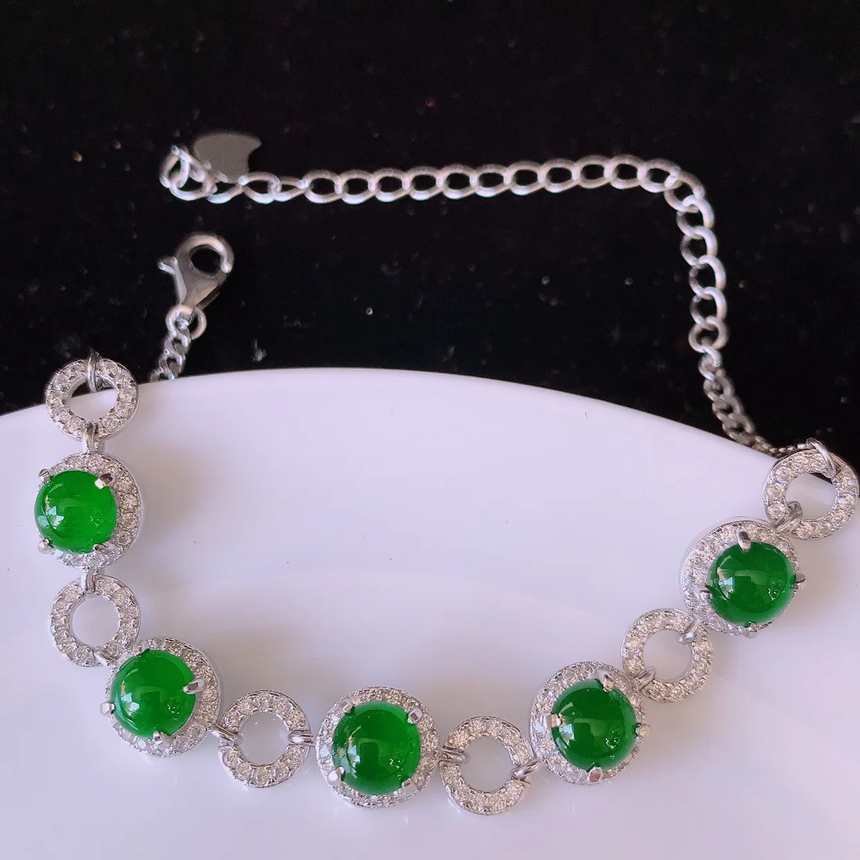 冰透满绿翡翠925银镶嵌手链，自然光实拍，翠色灵动，颜色漂亮，种老水足，品相佳，佩戴佳品！#97.7