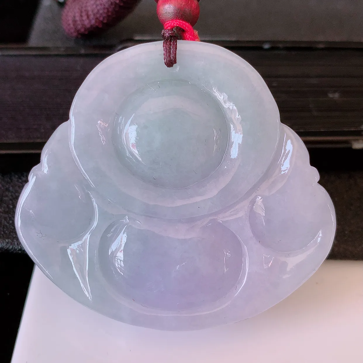 自然光实拍，大件厚装紫罗兰翡翠佛公吊坠，玉笑佛，饱满，开脸喜庆，配戴优雅迷人！#46.7