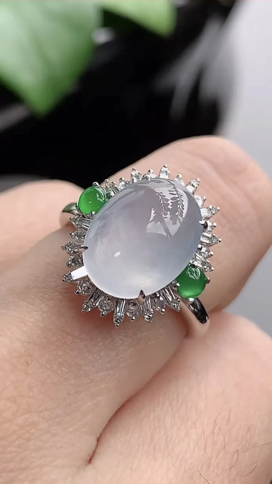 a货翡翠老坑冰种18K金伴钻镶嵌白月光蛋面戒指 圈口17.3裸石尺寸12.2×9.2mm 重量4.12g 1209