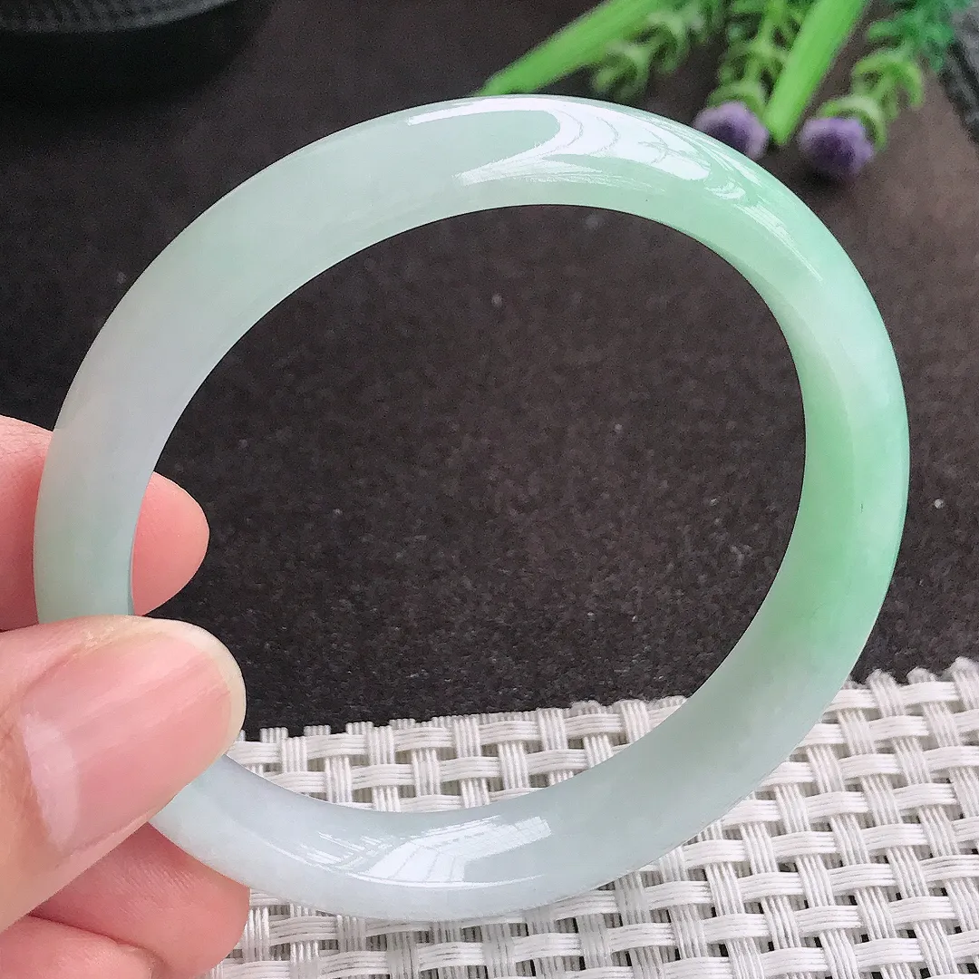 天然A货翡翠57.8/11.1/7.5老坑冰胶水灵冰晴绿手镯宽边玉镯