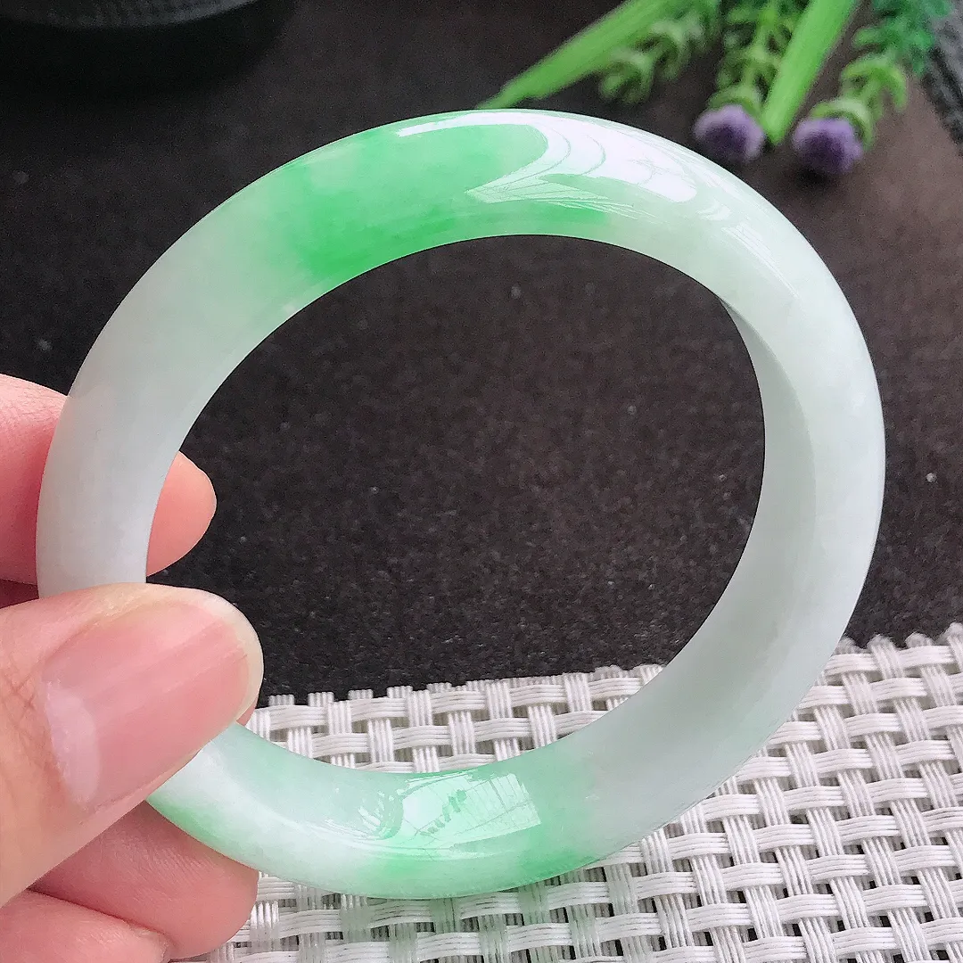 天然A货翡翠56.5/13/8.8老坑精美温润飘阳绿手镯宽边玉镯