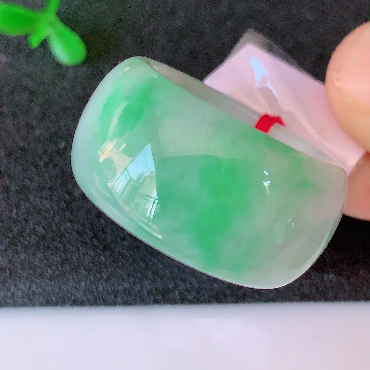 自然光实拍，20.2mm内径翡翠扳指，冰润指环，玉扳指，戒指，财源滚滚，玉质细腻起胶，23圈口，种水好！#39.7尺寸20.2-13.5*4.2