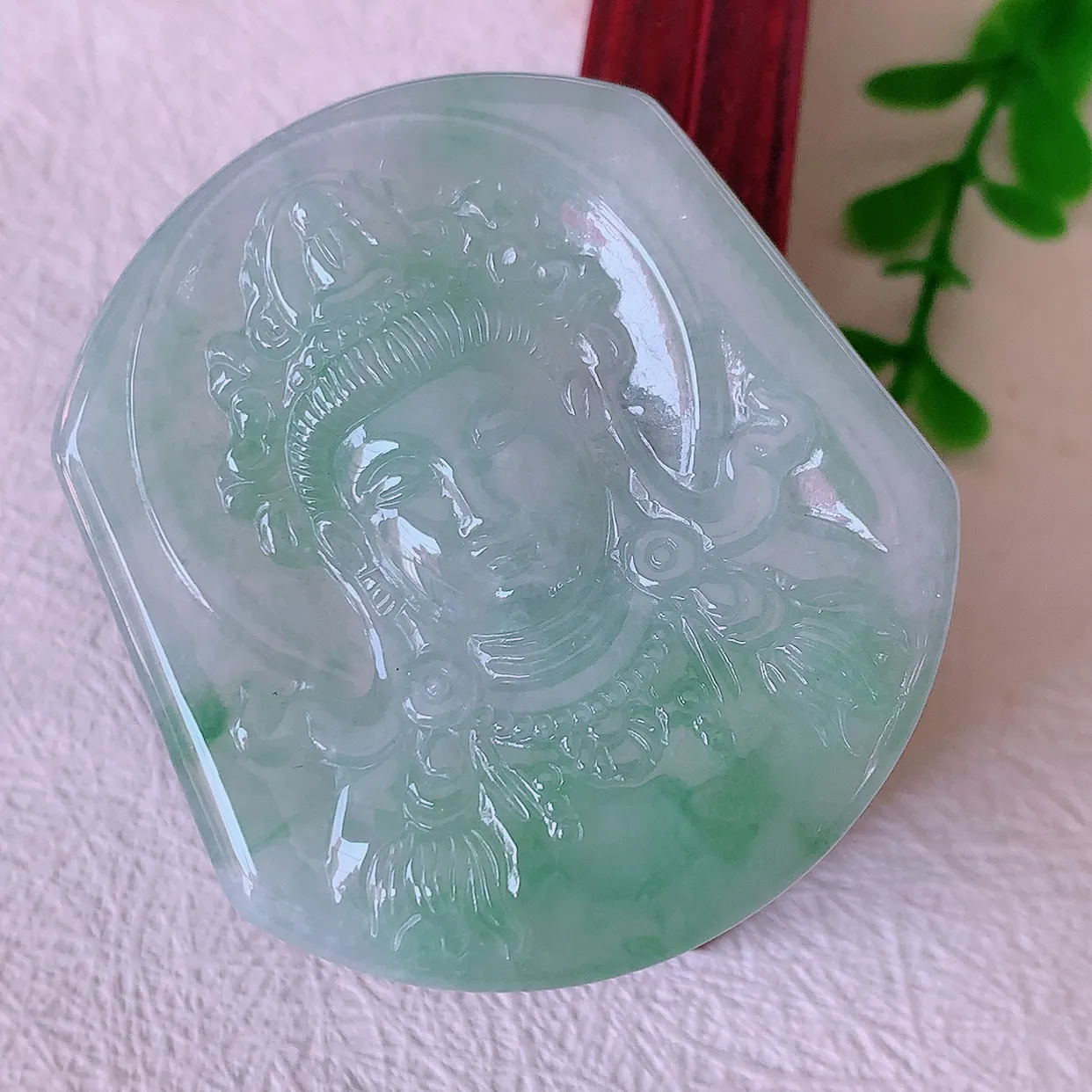 自然光实拍，冰飘花翡翠观音菩萨吊坠，赐福观音，玉润通透，慈祥端庄！#46.7