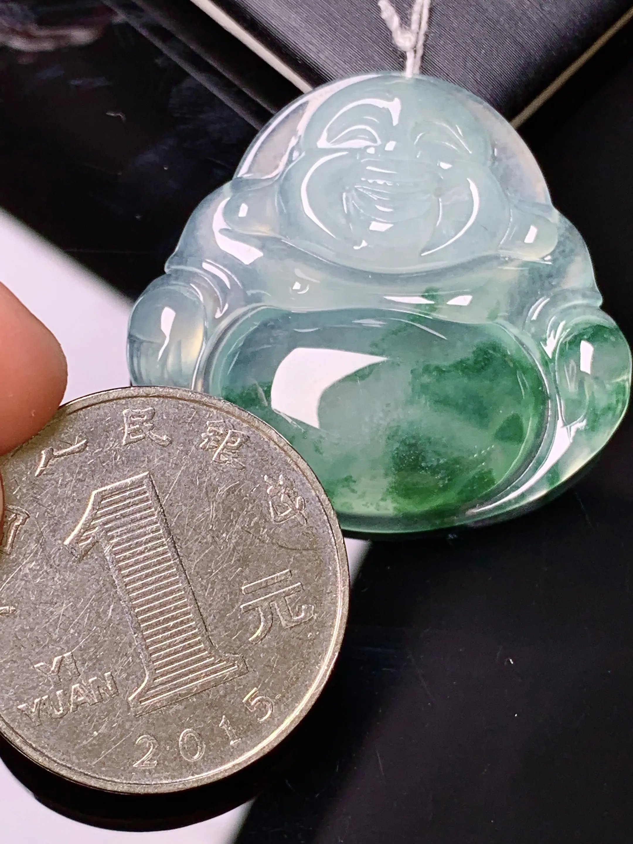 冰种飘绿佛公吊坠 玉质细腻 水润亮眼 色泽艳丽 整体尺寸32.2*34.5*5.7