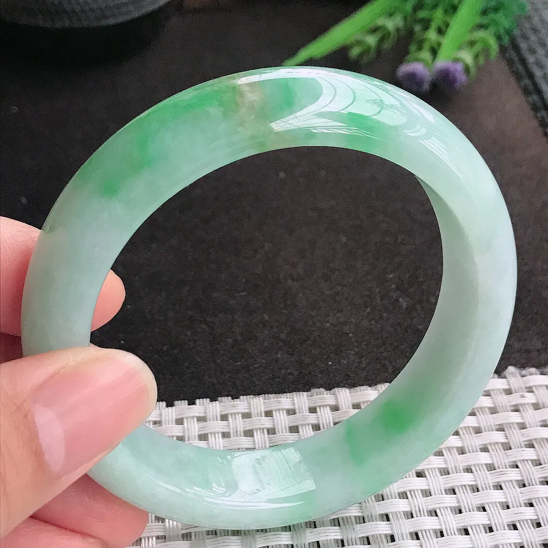 天然A货翡翠58.5/15.3/8.8老坑精美温润飘绿轮胎手镯宽边玉镯