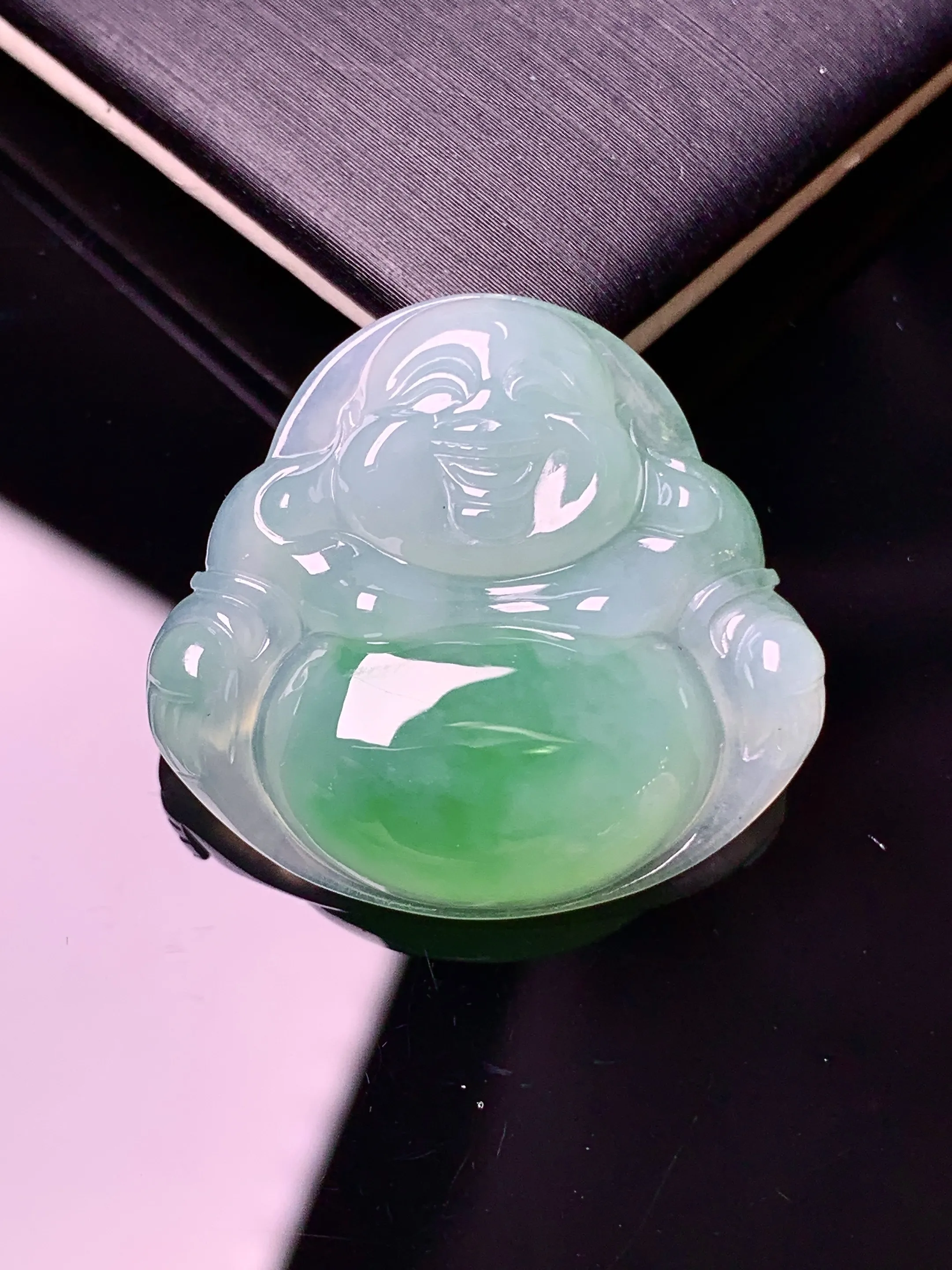 飘绿平安扣吊坠 玉质细腻 水润亮眼 色泽艳丽 整体尺寸26*28*5.6