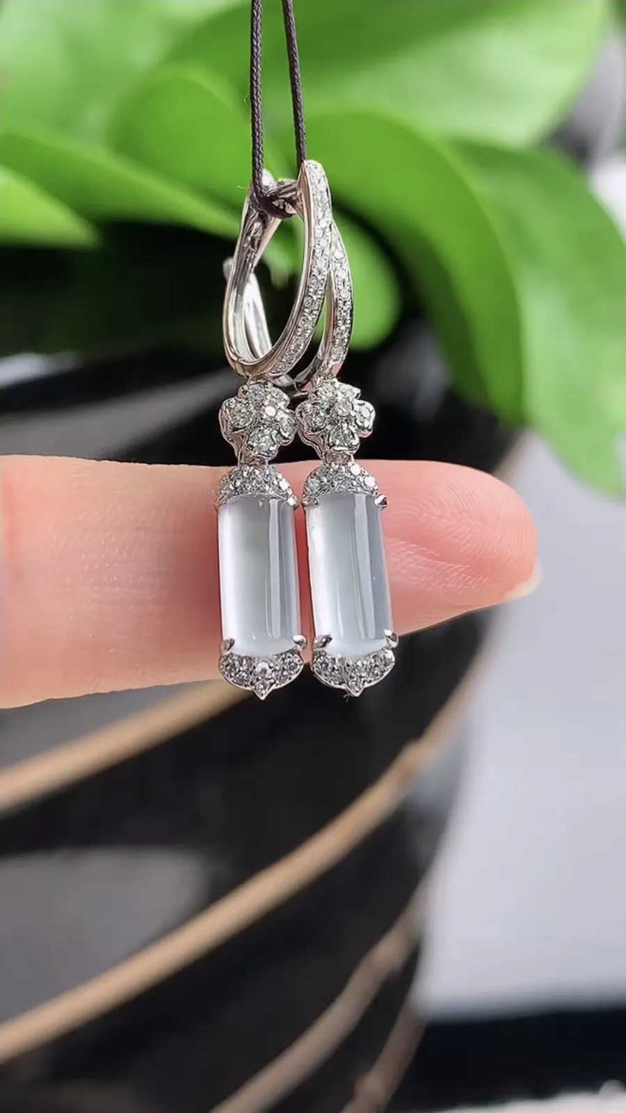 a货翡翠老坑冰种18K金伴钻镶嵌白月光无事牌耳坠 尺寸8×3.8×4.5mm 重量2.14g 1208