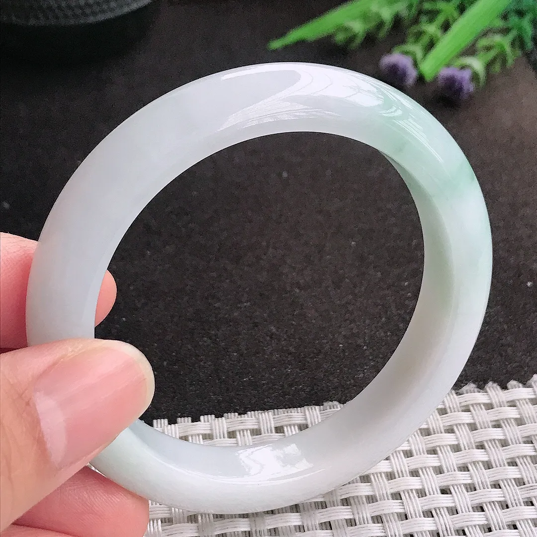 天然A货翡翠55/11.7/8.8老坑秀气温润飘花手镯宽边玉镯