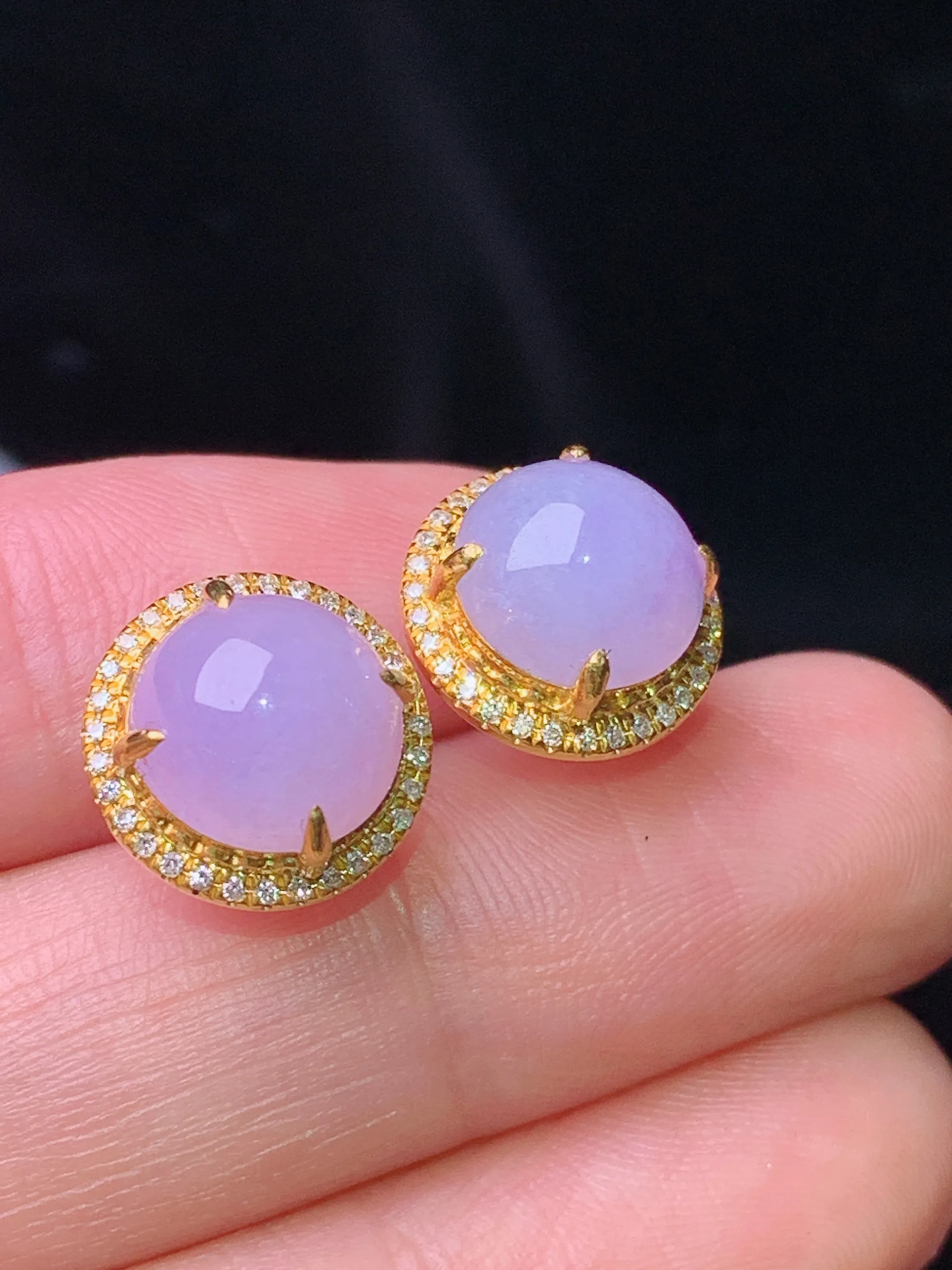 18k金钻镶嵌紫罗兰蛋面耳钉 玉质细腻 水润亮眼 色泽艳丽 整体尺寸11.3*6.6