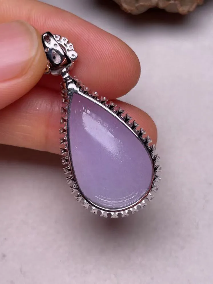 冰糯种紫罗兰滴水吊坠、真金真钻镶嵌，种水好，玉质细腻 .裸石尺寸 24.6*15.5