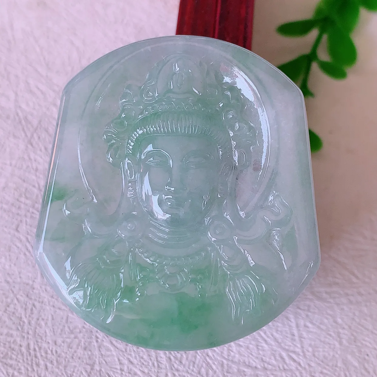 自然光实拍，冰飘花翡翠观音菩萨吊坠，赐福观音，玉润通透，慈祥端庄！#46.7