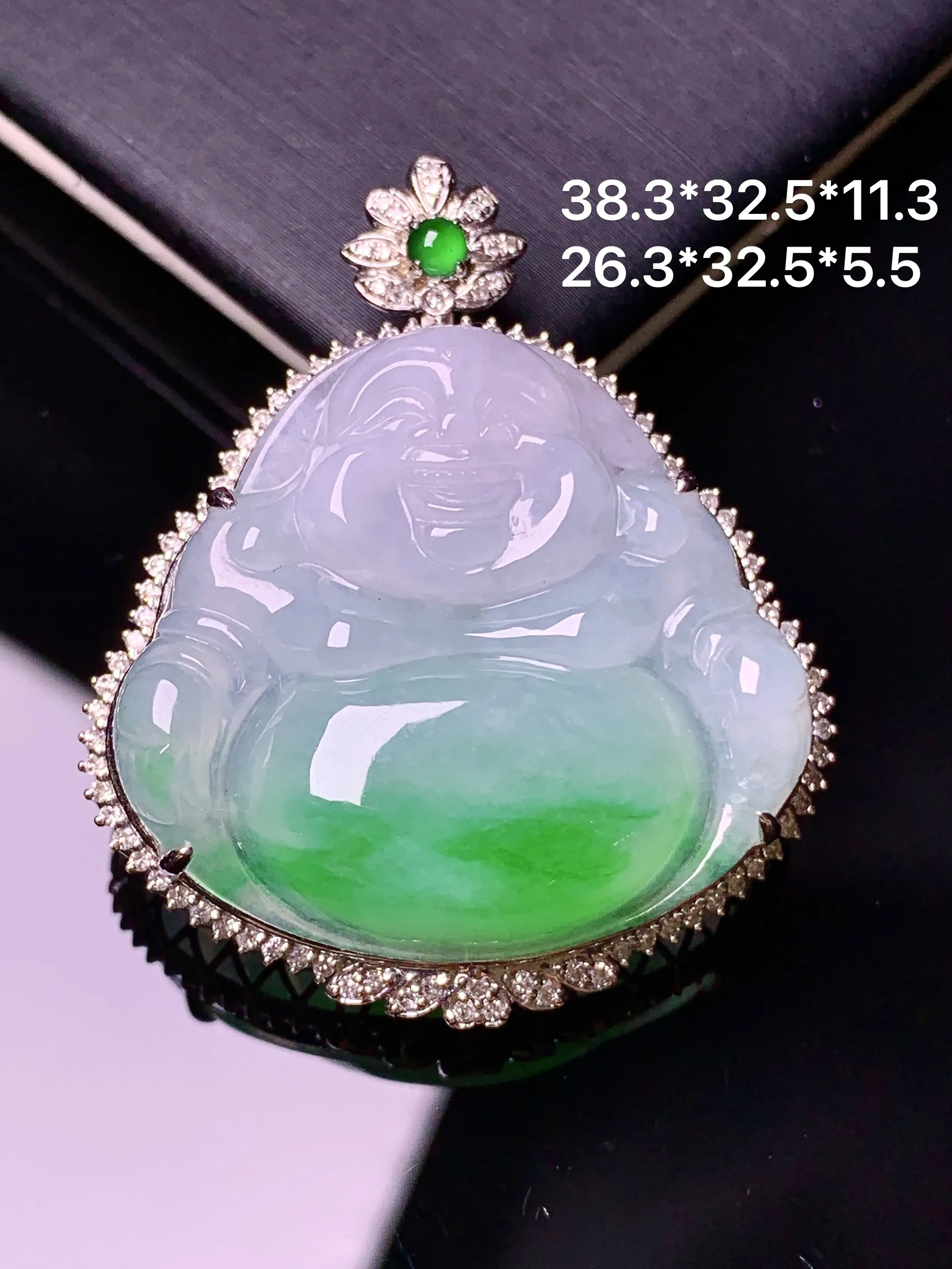 18k金钻镶嵌飘绿佛公吊坠 玉质细腻 水润亮眼 色泽艳丽 整体尺寸38.3*32.5*11.3