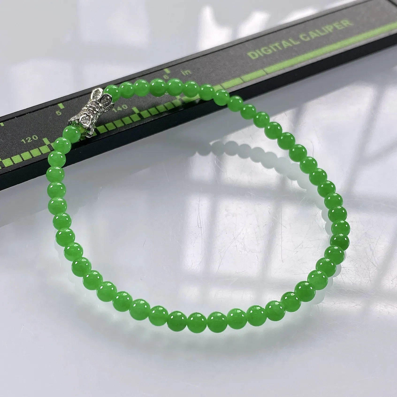 收藏级别，缅甸天然翡翠A货，卡3.6冰种起胶正阳绿小米珠小圆珠手串手链，尺寸：3.6mm/47颗，长度170mm，重量：4.26g