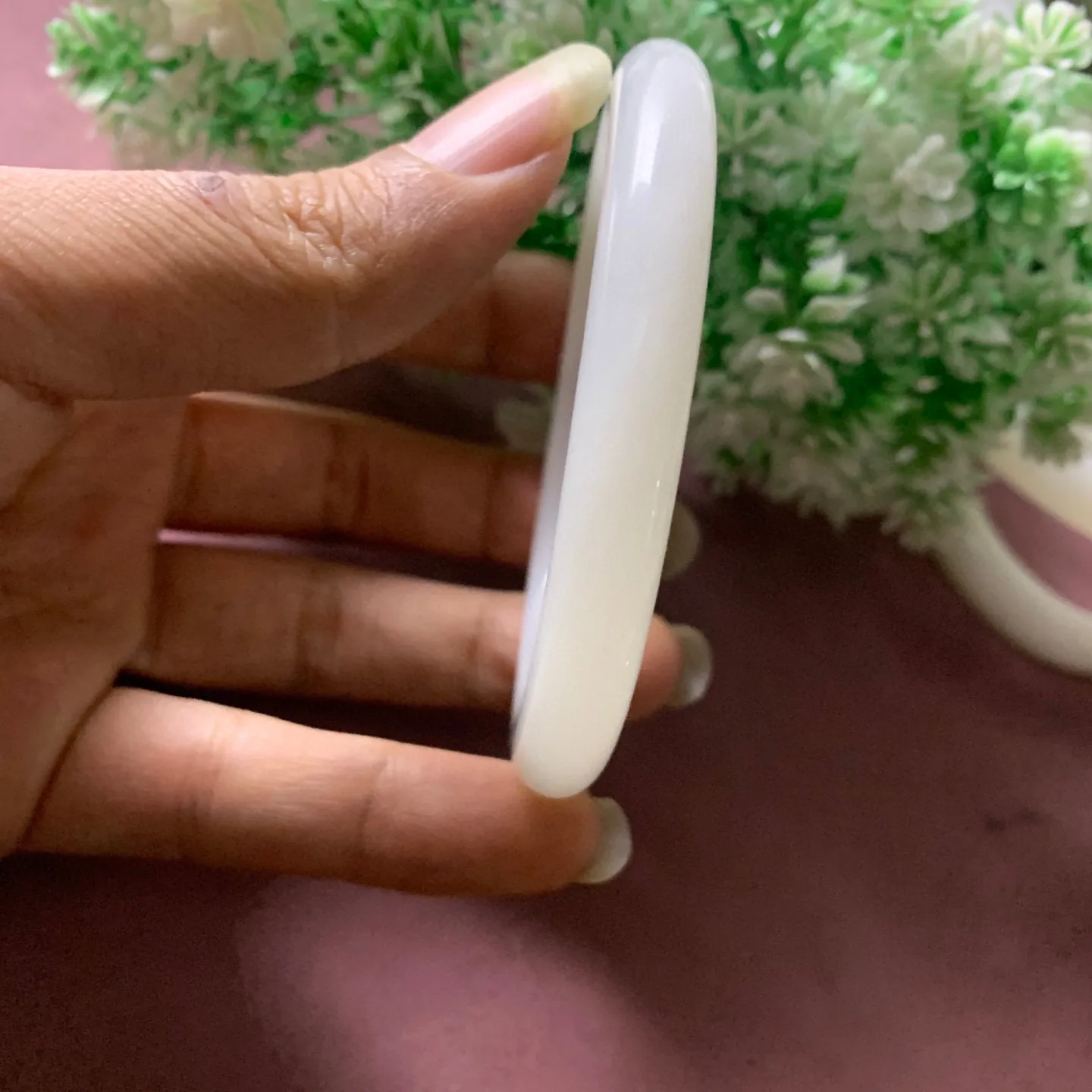 和田玉57圈口冰白色手镯，玉质细腻油润 底色纯净 脂粉好，品质高