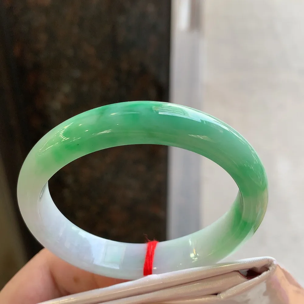 贵妃冰糯翠绿 无瑕 尺寸:56.2/47.9/11.9/7.5色好