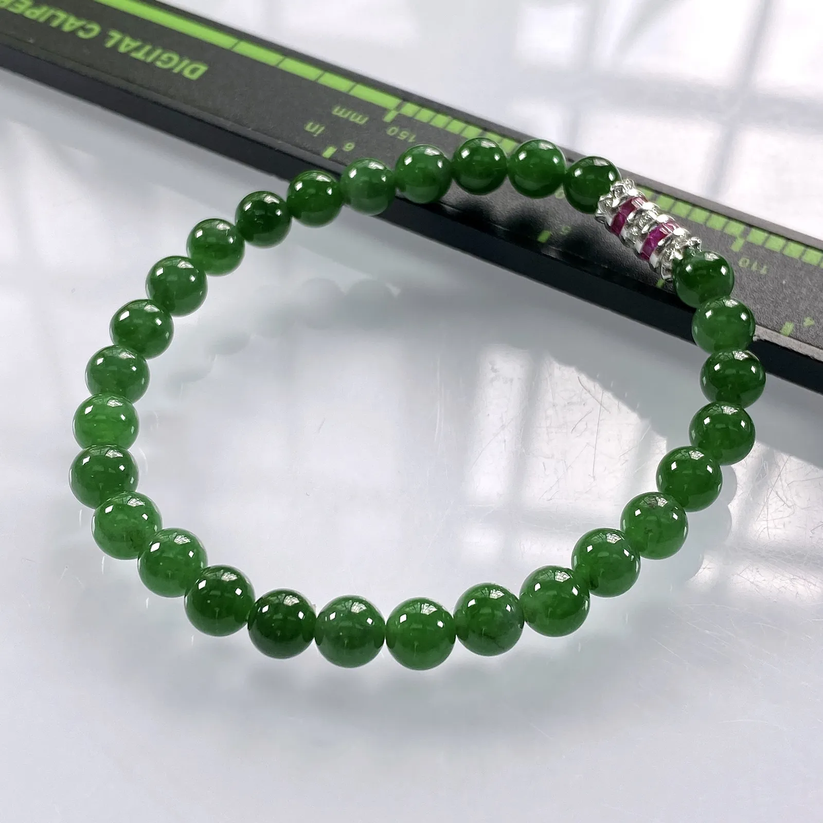 缅甸天然翡翠A货，卡6冰种浓绿圆珠手串手链，尺寸：6mm/28颗，长度175mm，重量：10.20g